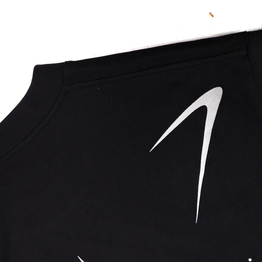Hellstar Tech T-Shirt - FashionPlug