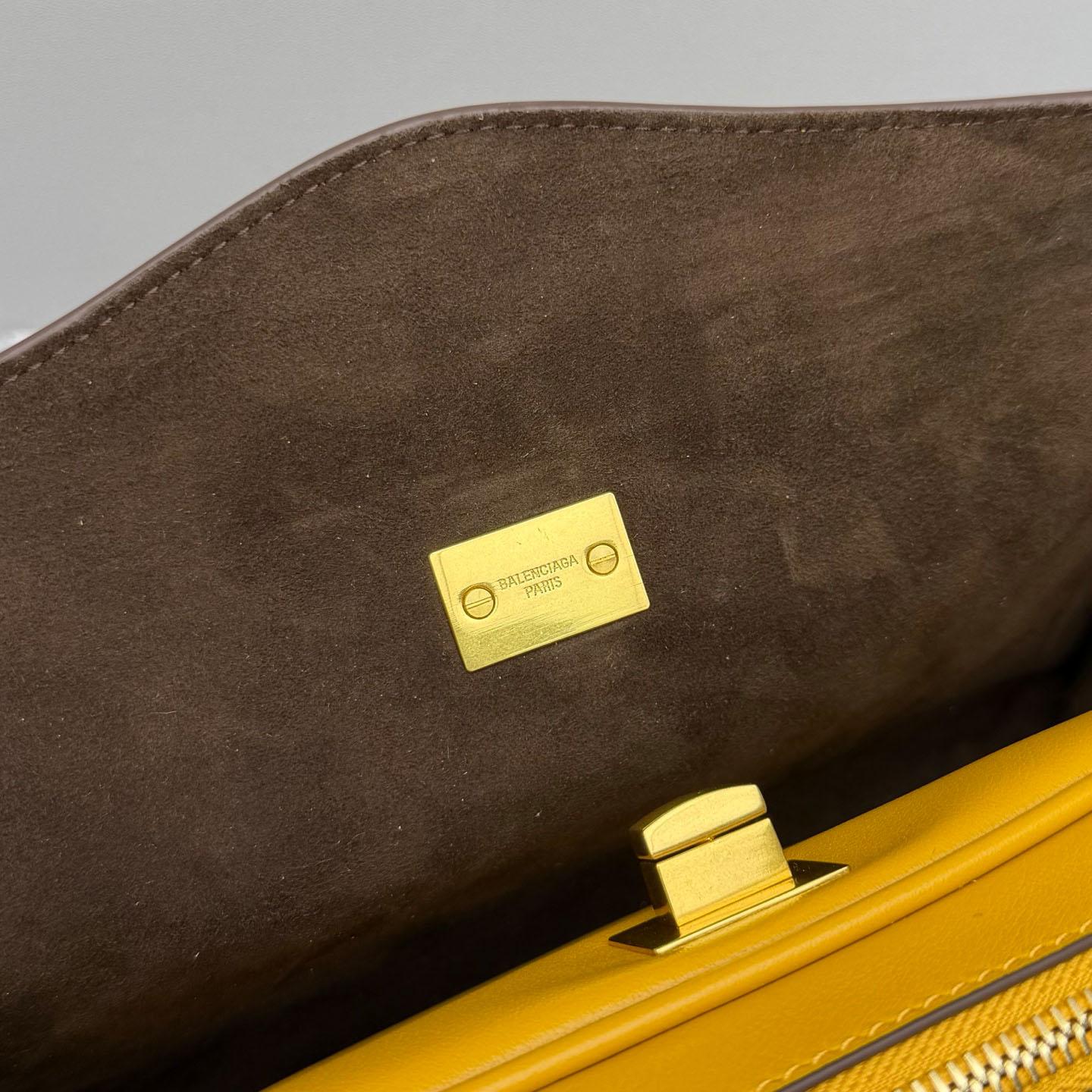 Balenciaga  Le 7 Shoulder Bag Medium In Curry - FashionPlug