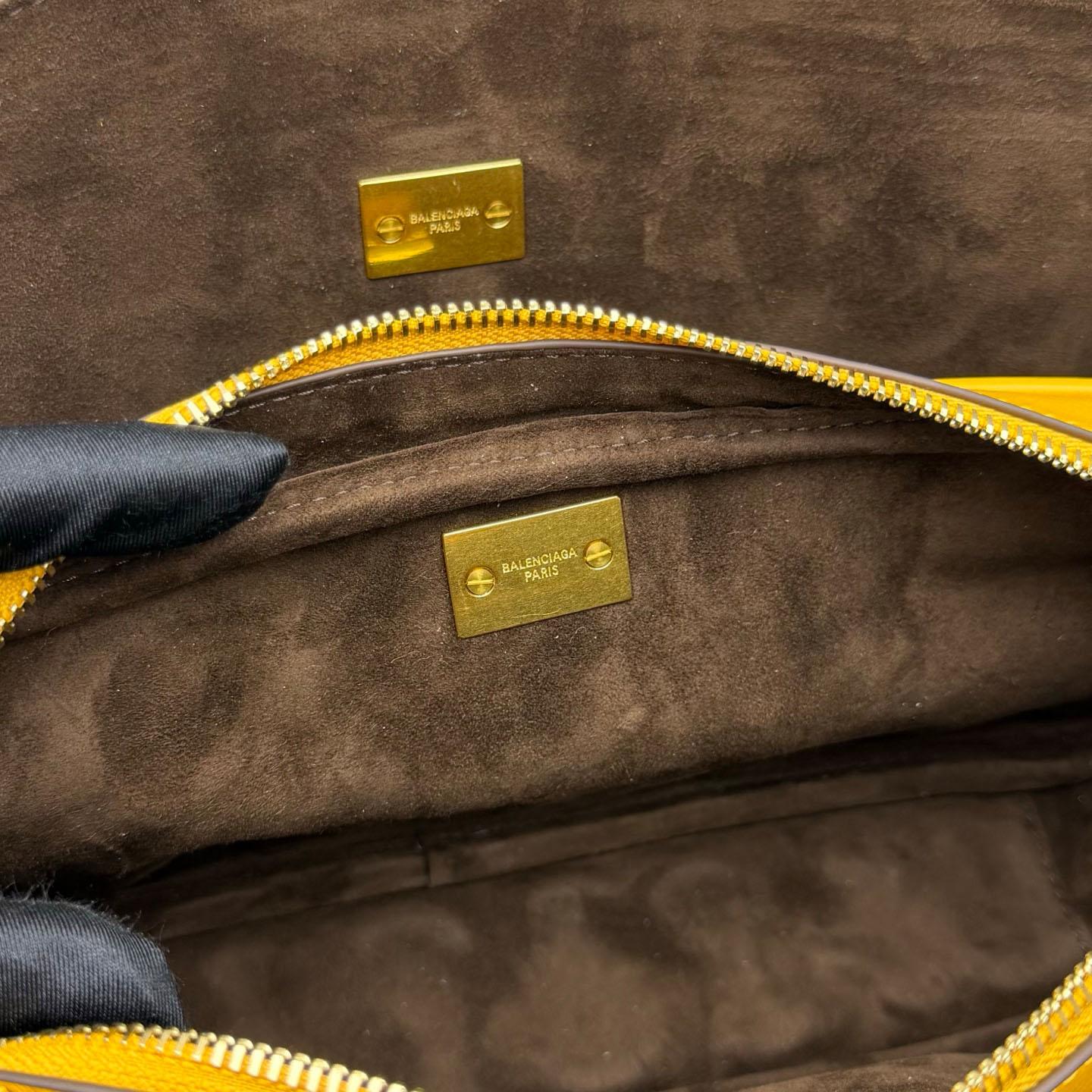 Balenciaga  Le 7 Shoulder Bag Medium In Curry - FashionPlug