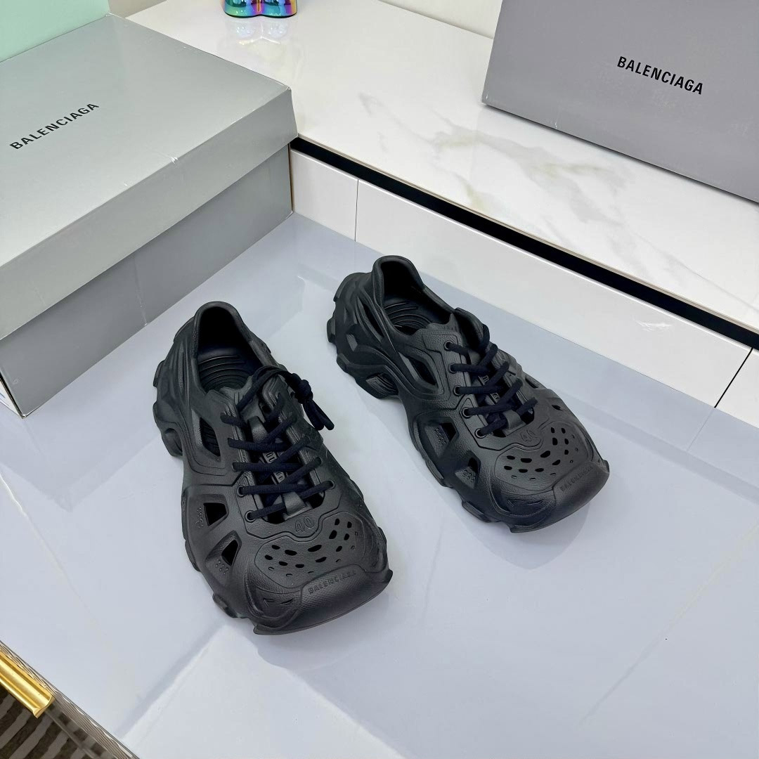 Balenciaga HD Lace-Up Sneakers - FashionPlug