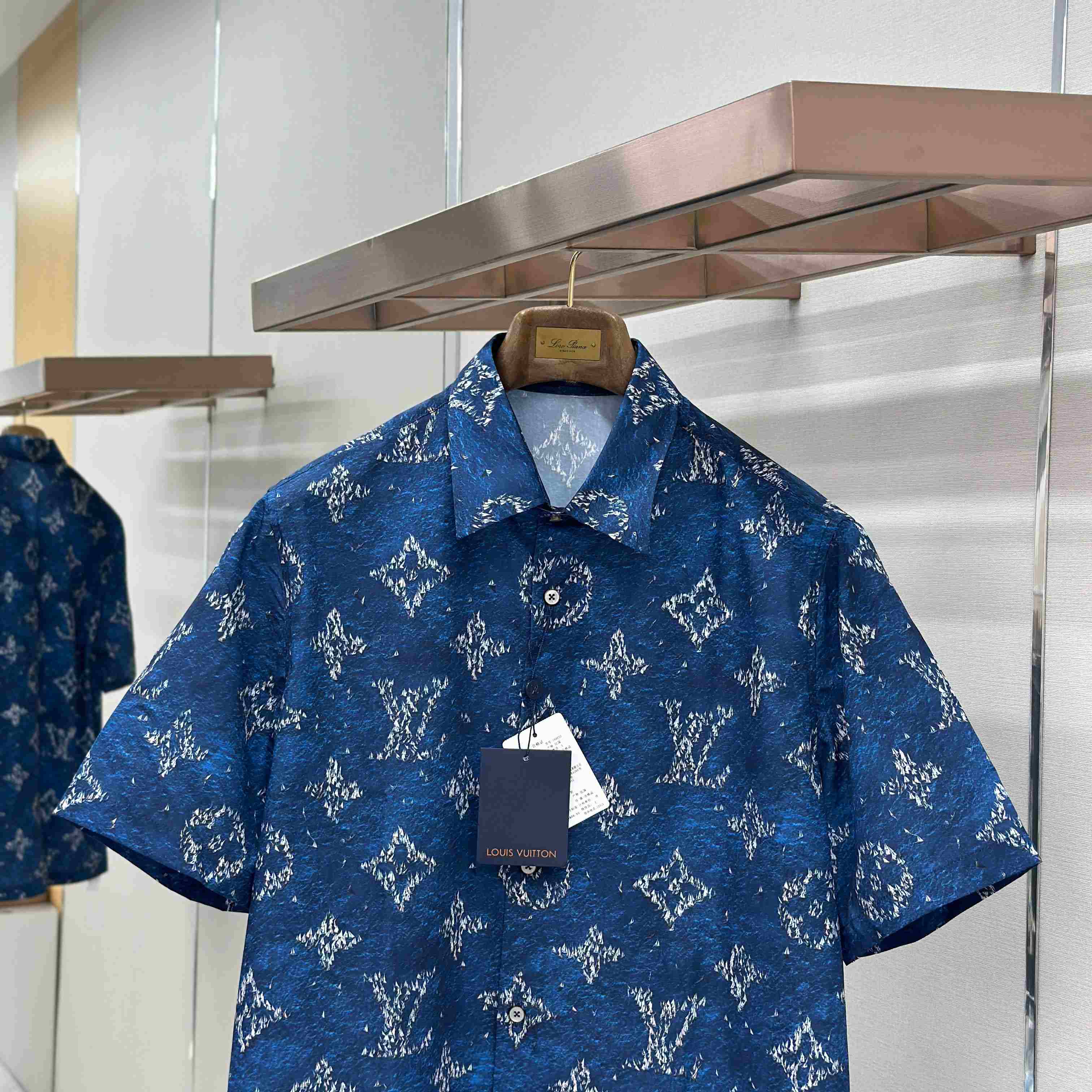 Louis Vuitton Printed Monogram Short-Sleeved Shirt   1AHVTY - FashionPlug