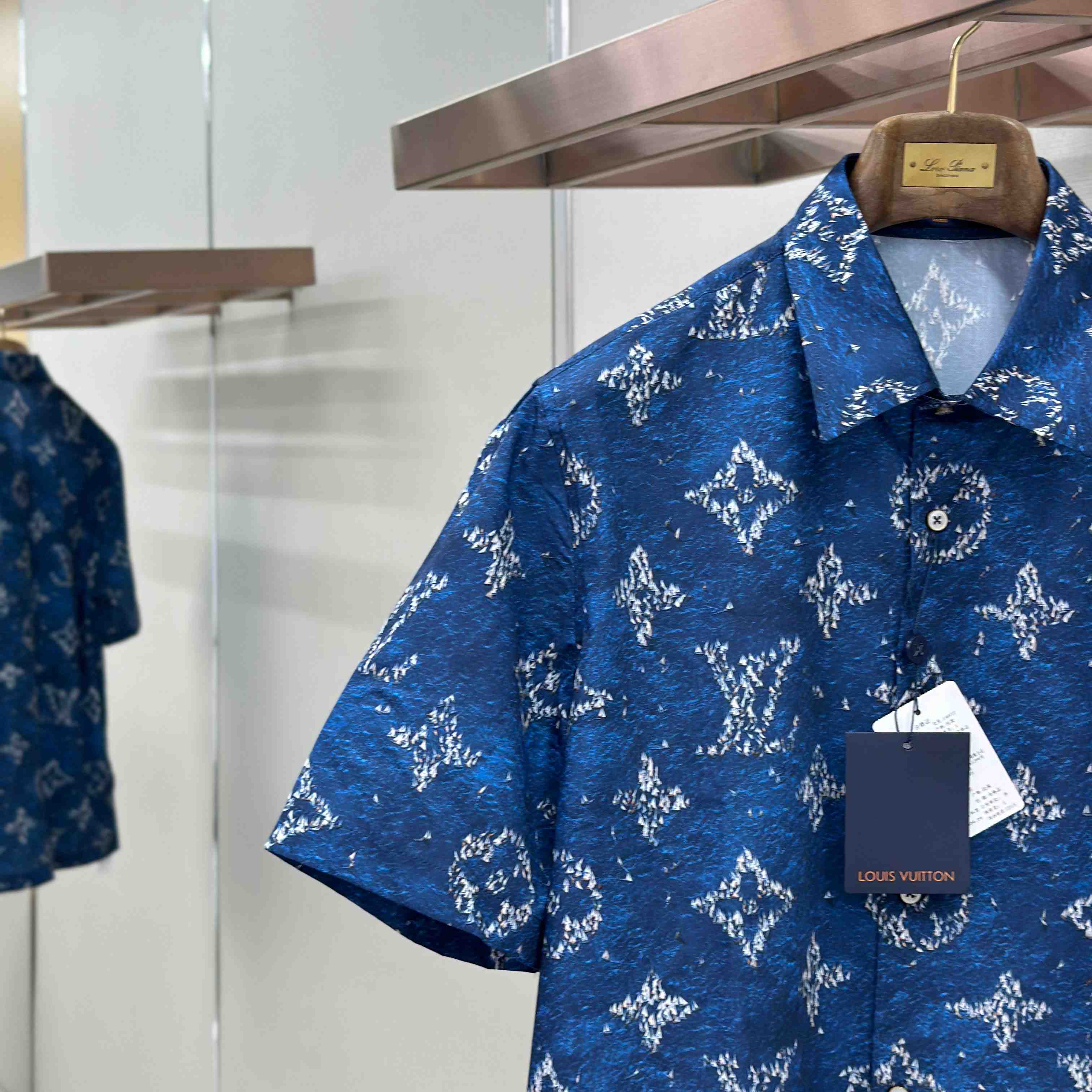 Louis Vuitton Printed Monogram Short-Sleeved Shirt   1AHVTY - FashionPlug