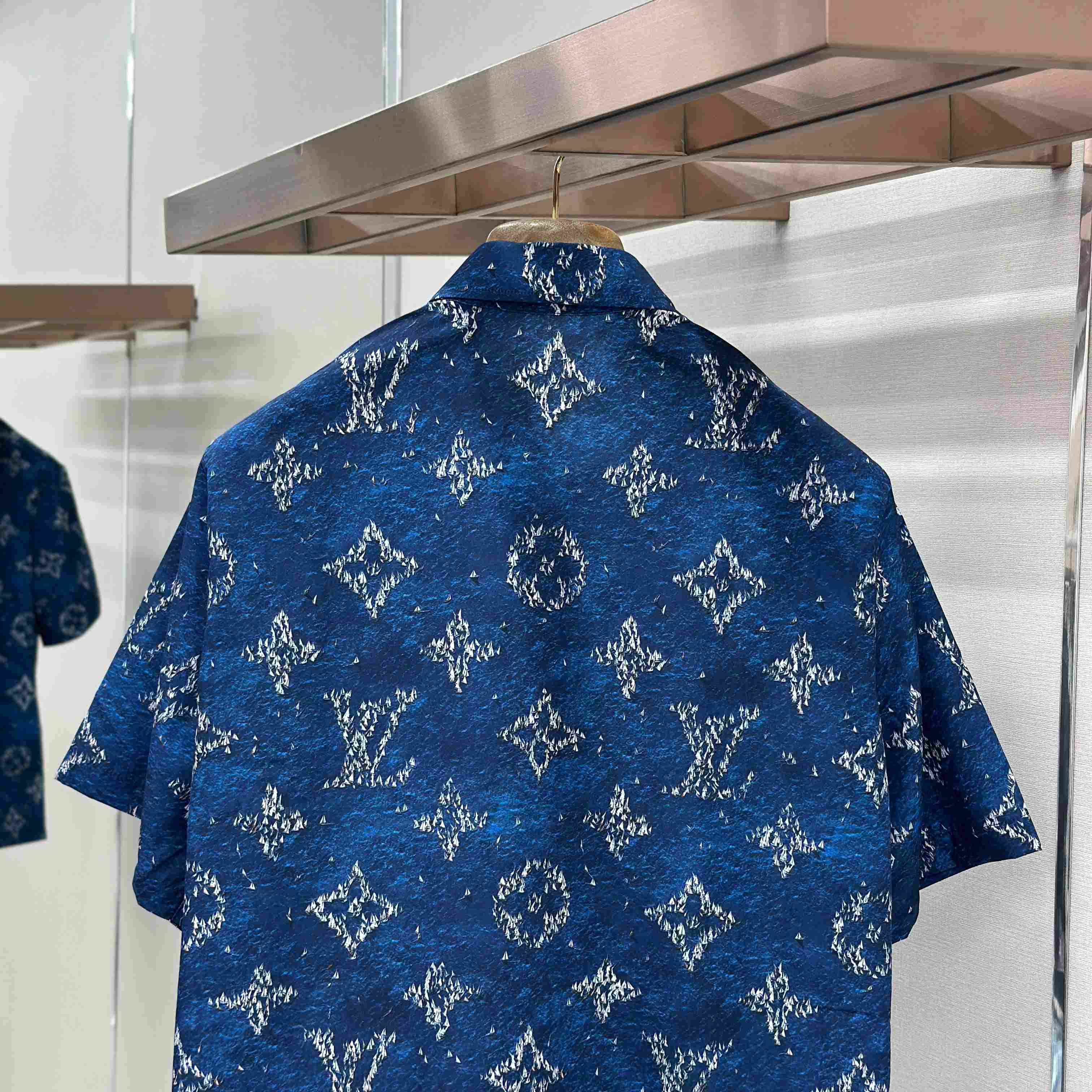 Louis Vuitton Printed Monogram Short-Sleeved Shirt   1AHVTY - FashionPlug