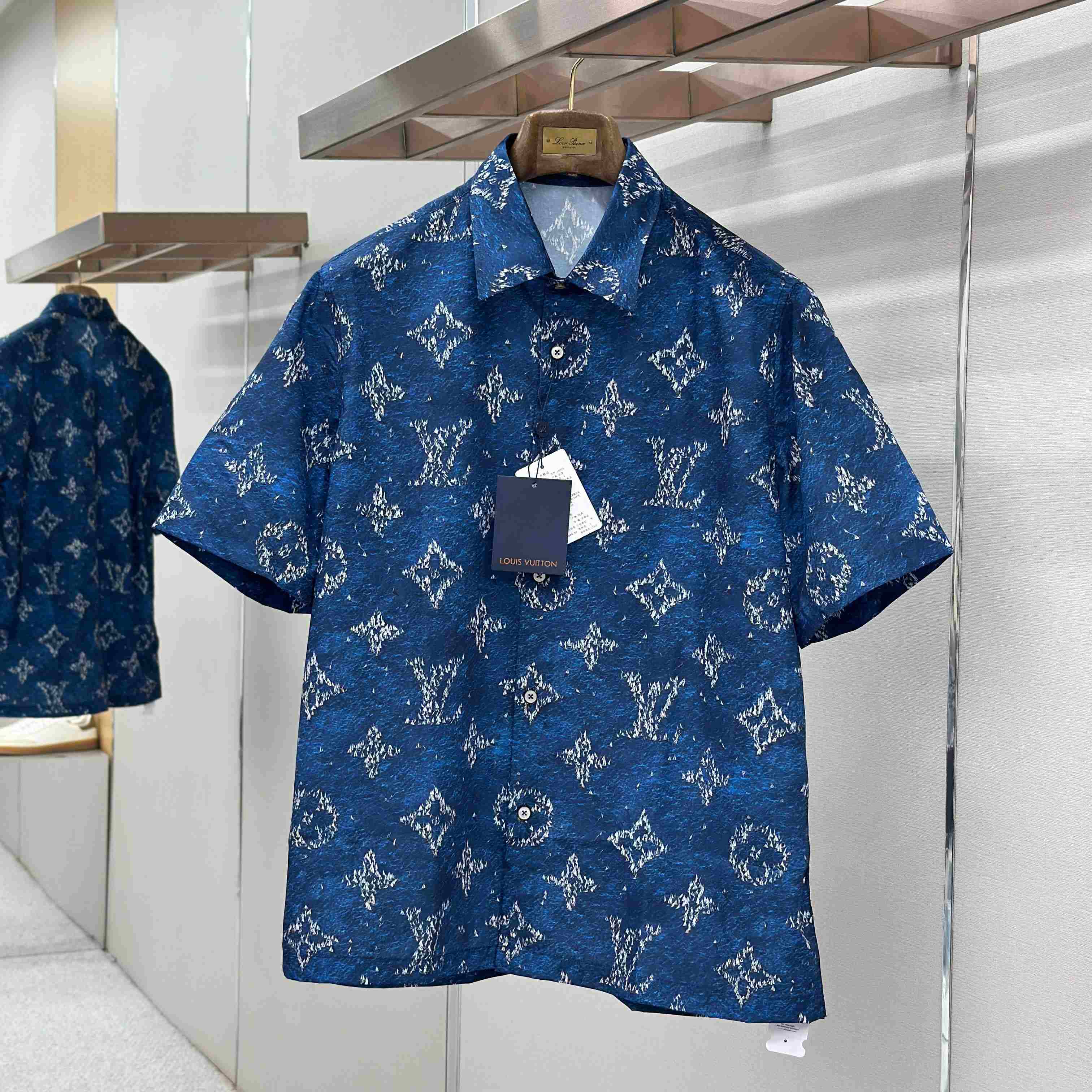 Louis Vuitton Printed Monogram Short-Sleeved Shirt   1AHVTY - FashionPlug