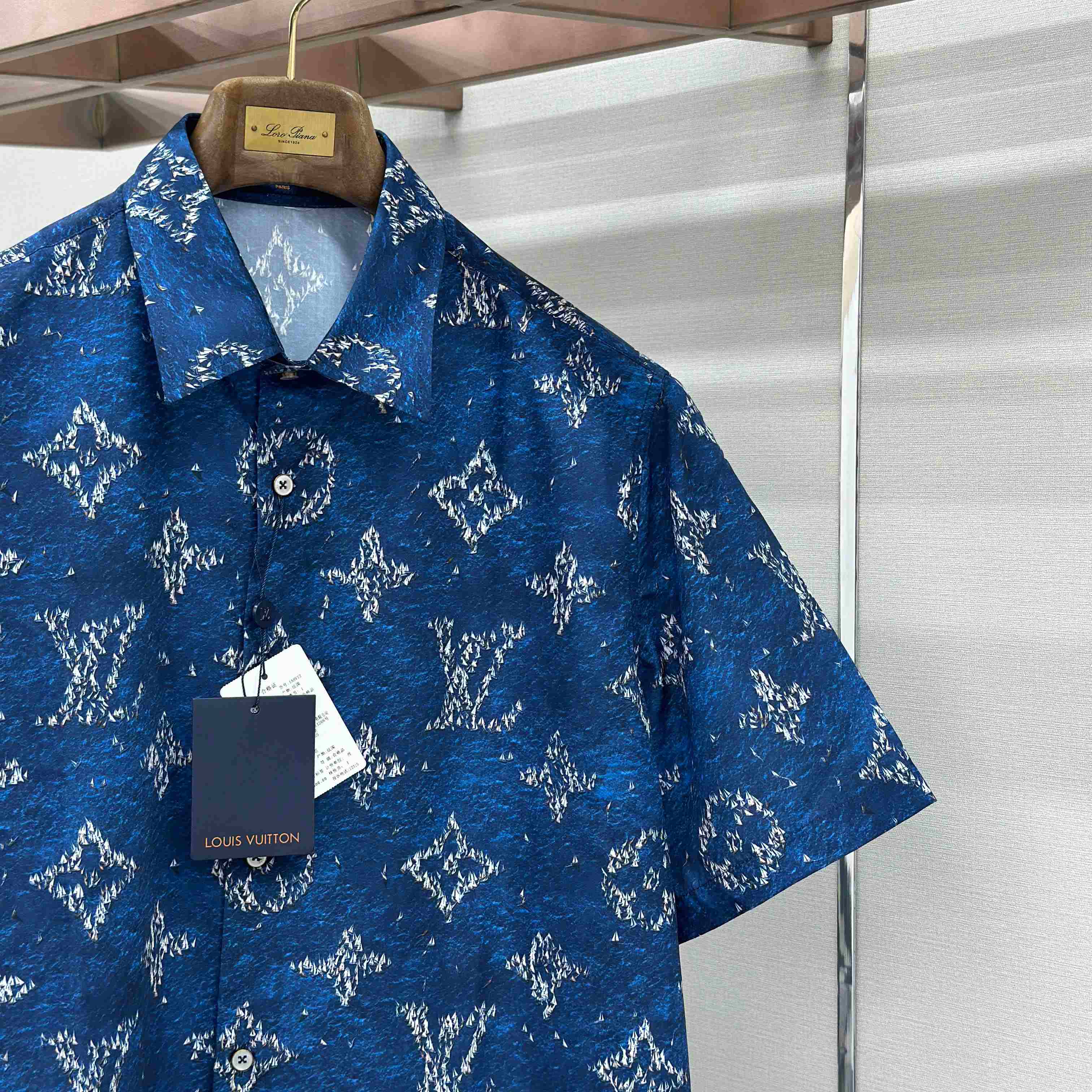 Louis Vuitton Printed Monogram Short-Sleeved Shirt   1AHVTY - FashionPlug