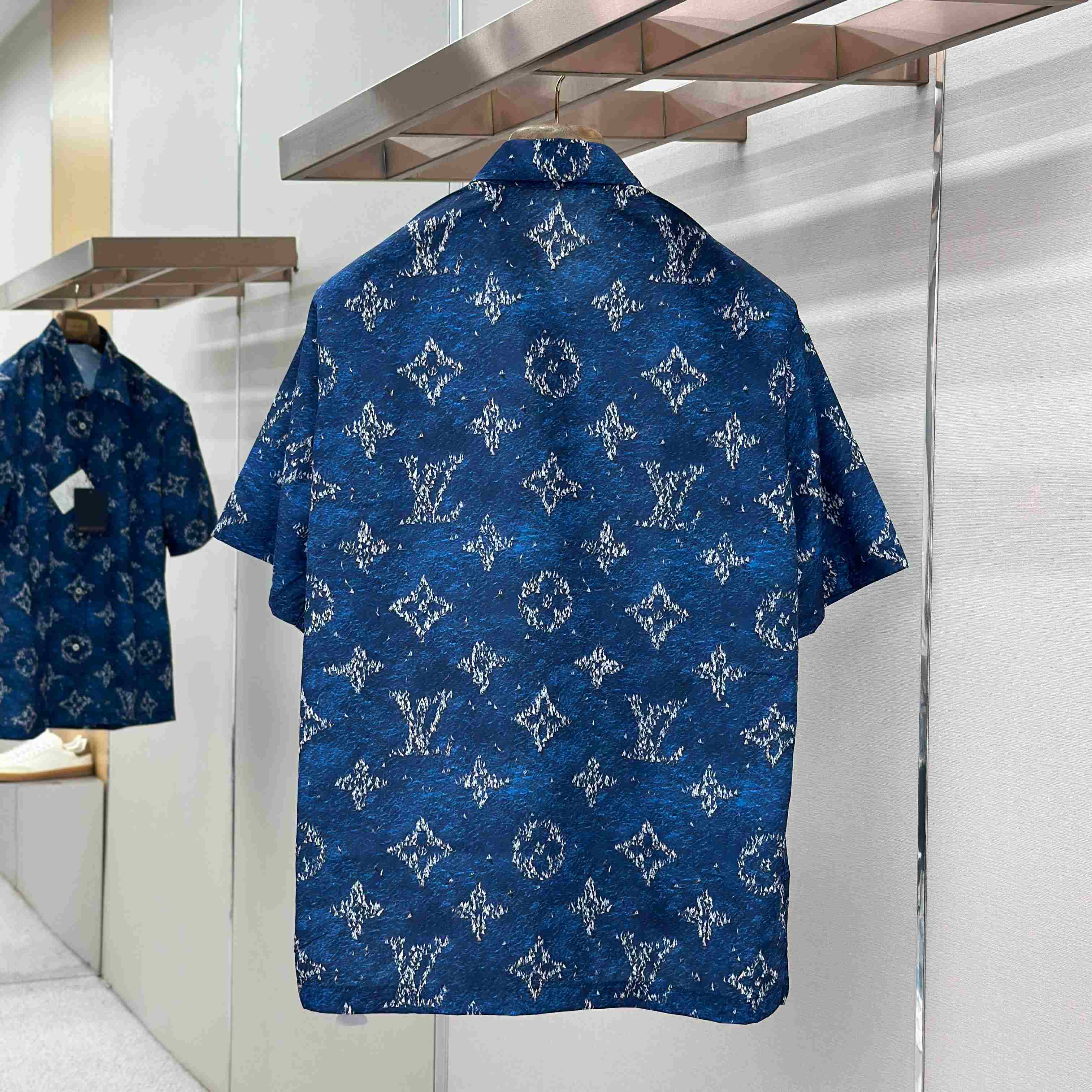 Louis Vuitton Printed Monogram Short-Sleeved Shirt   1AHVTY - FashionPlug