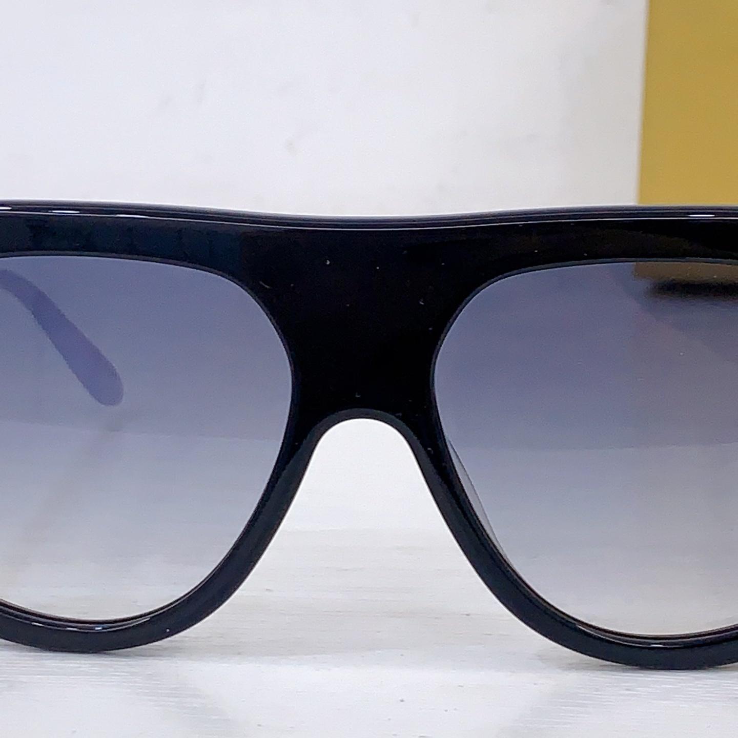 Loewe LW40186I Sunglasses  - FashionPlug
