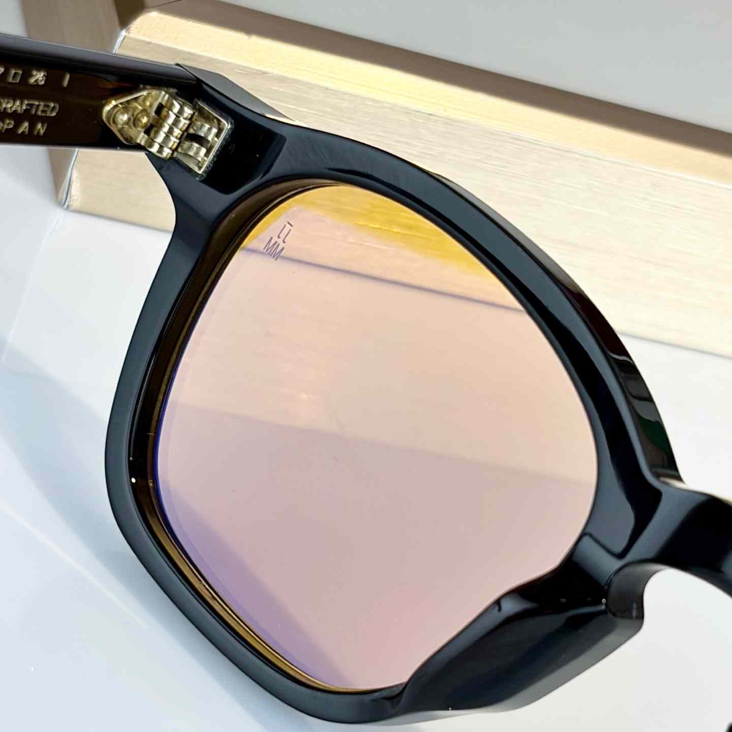 Jacquemus Zephirin Sunglasses - FashionPlug