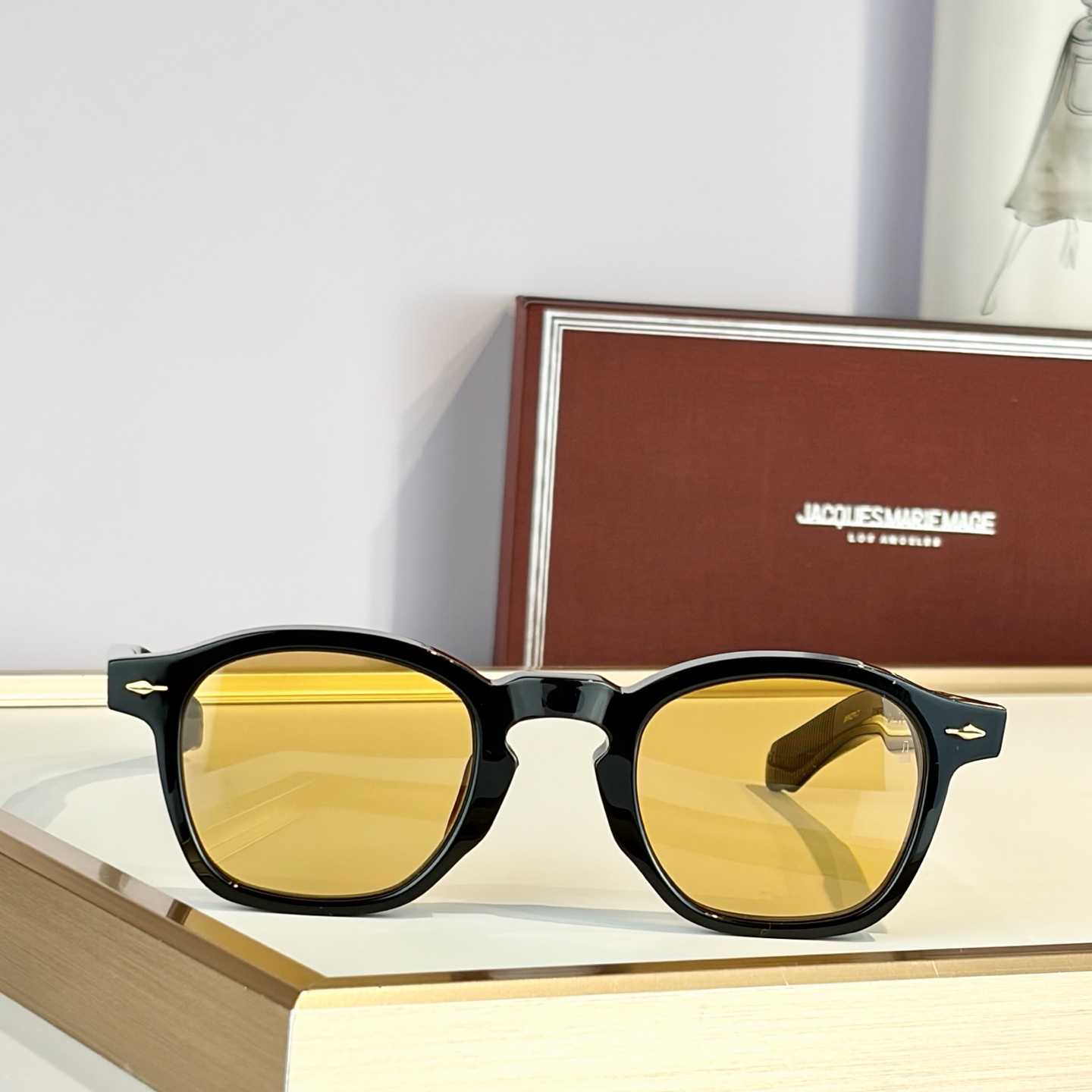 Jacquemus Zephirin Sunglasses - FashionPlug