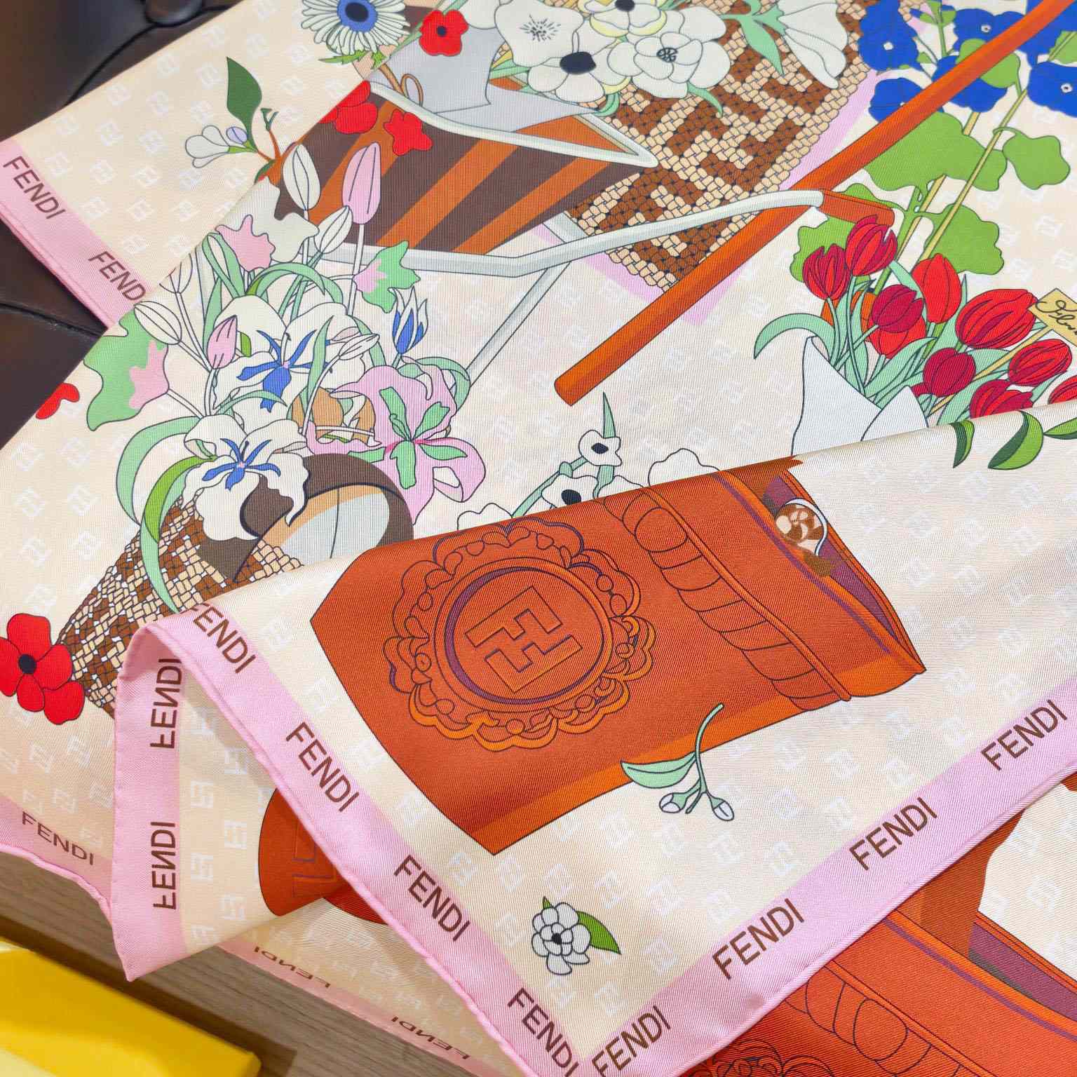 Fendi Gardening Foulard - FashionPlug