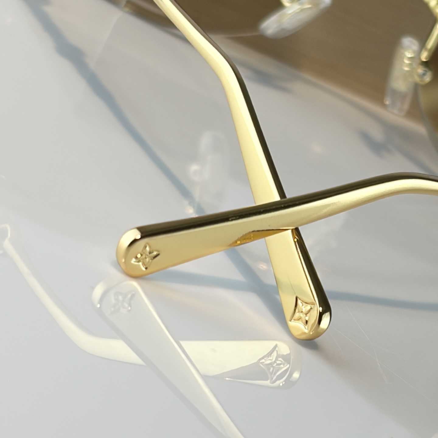 Louis Vuitton Z3166U Sunglasses    - FashionPlug