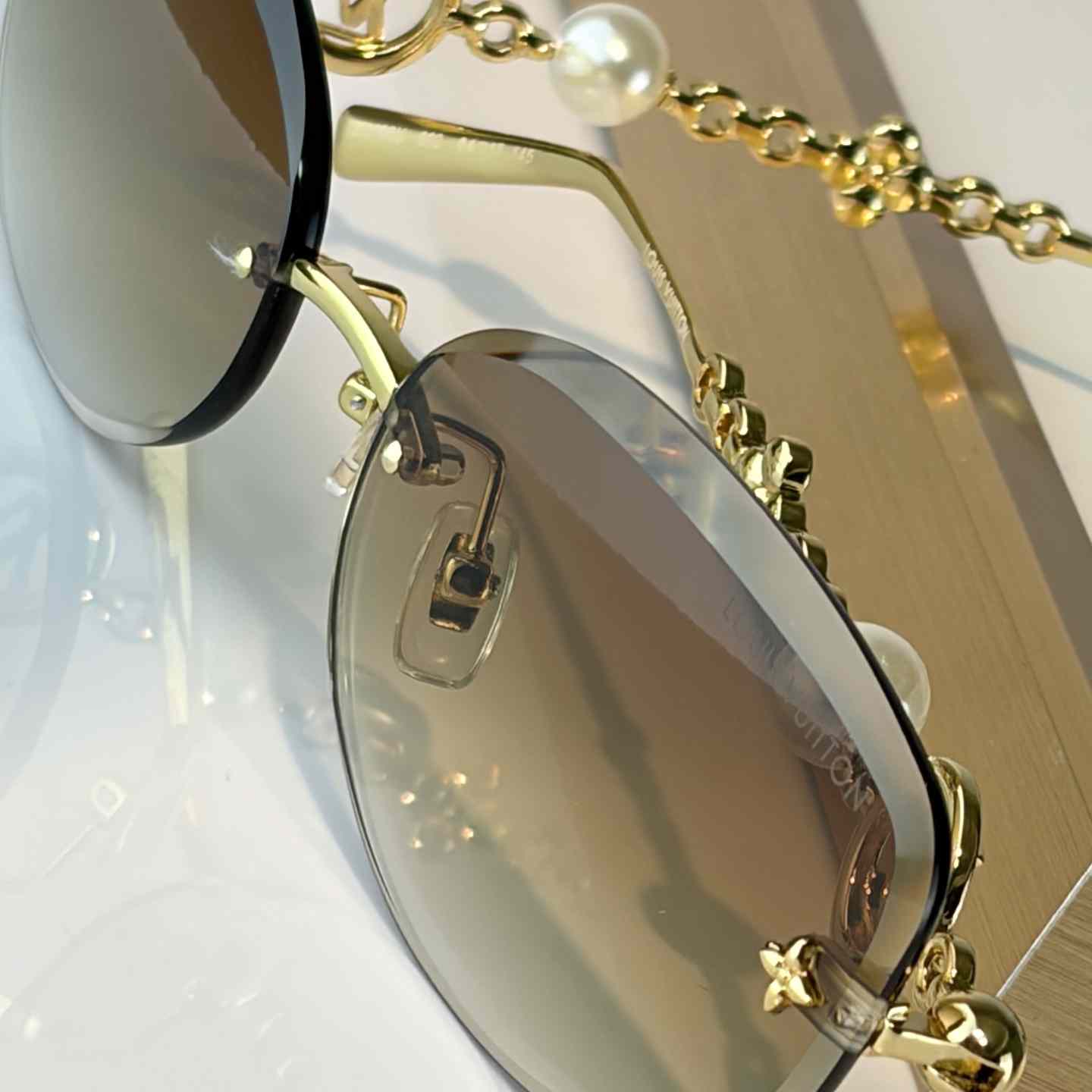 Louis Vuitton Z3166U Sunglasses    - FashionPlug