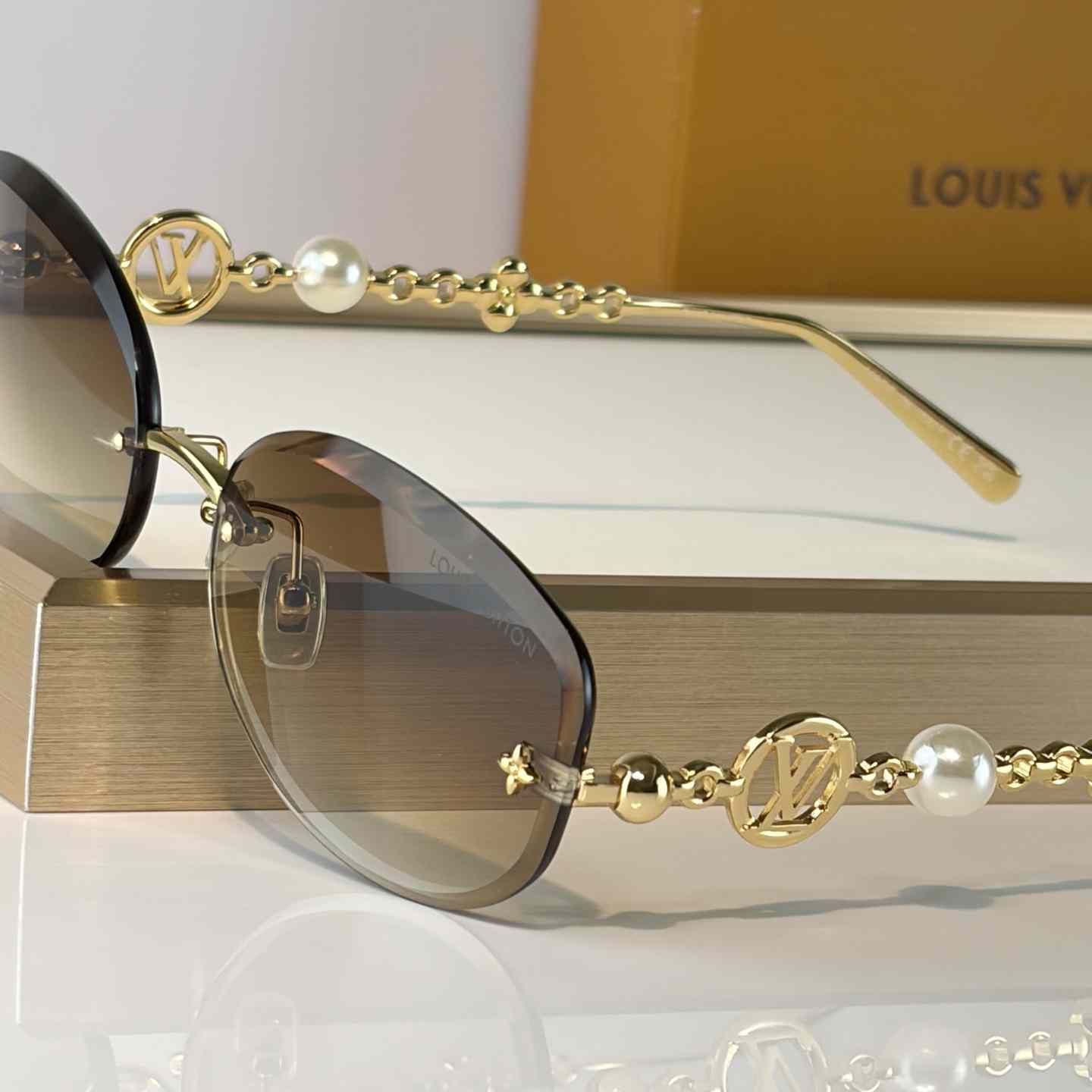 Louis Vuitton Z3166U Sunglasses    - FashionPlug