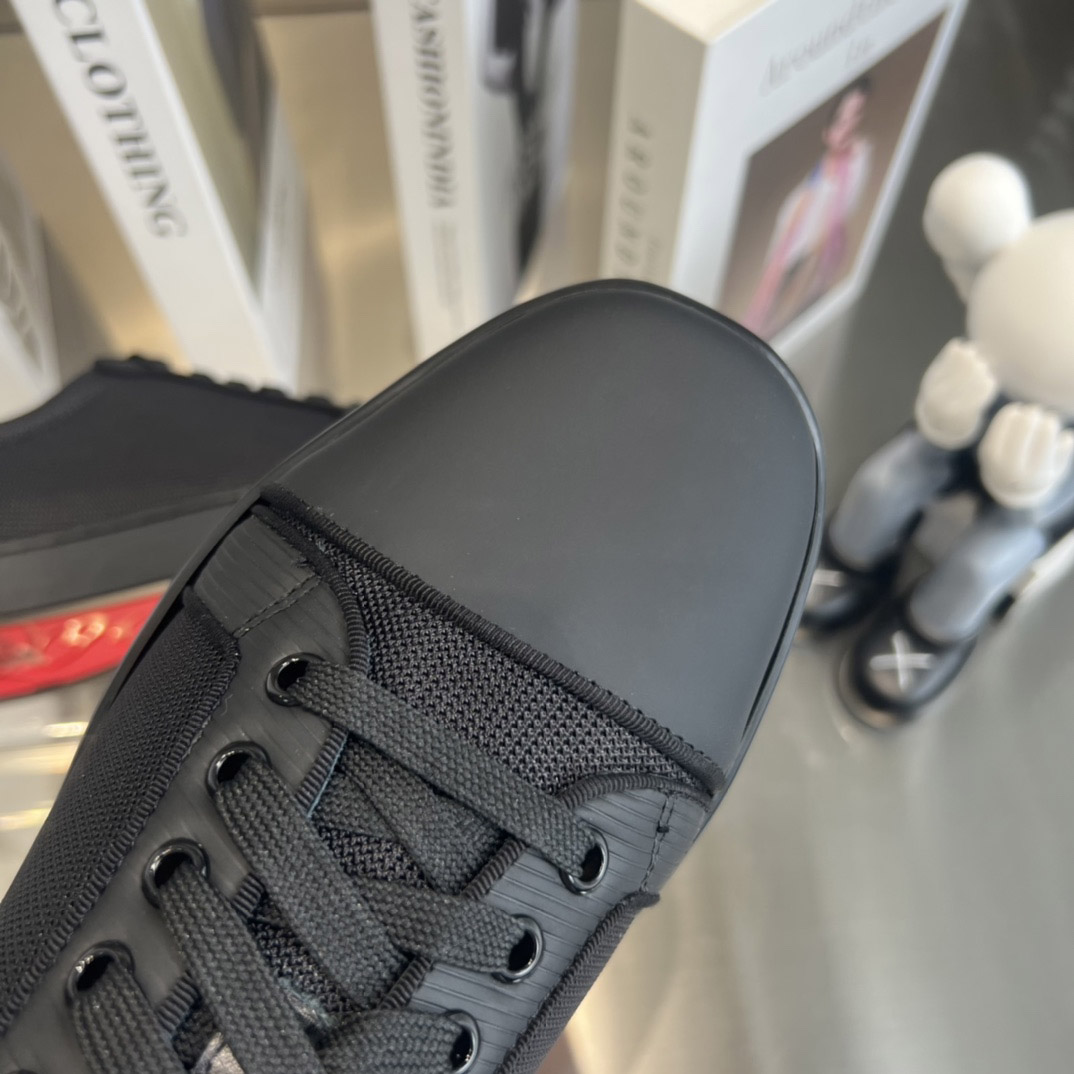Christian Louboutin Louis Junior Leather Sneakers - FashionPlug