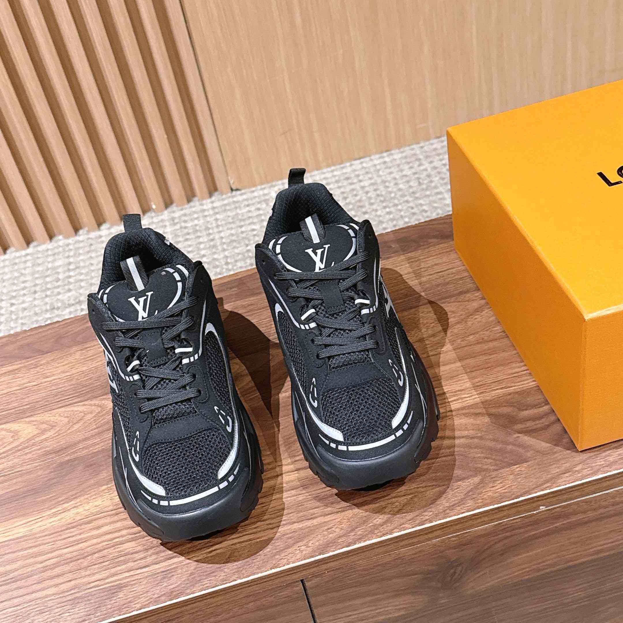 Louis Vuitton LV Tatic Runner Sneaker 1AKC3L - FashionPlug