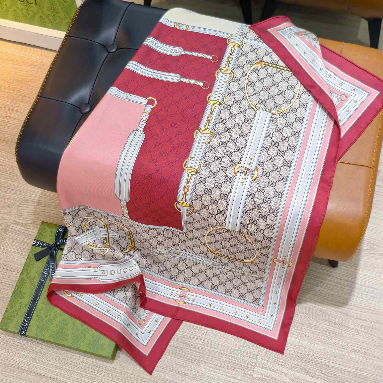 Gucci Printed Silk Twill Carré - FashionPlug