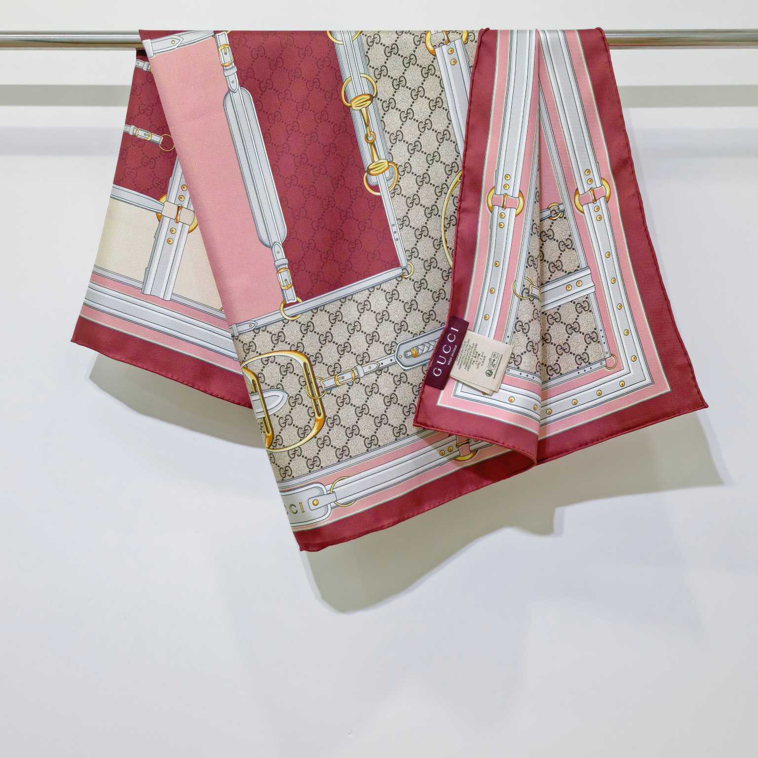 Gucci Printed Silk Twill Carré - FashionPlug