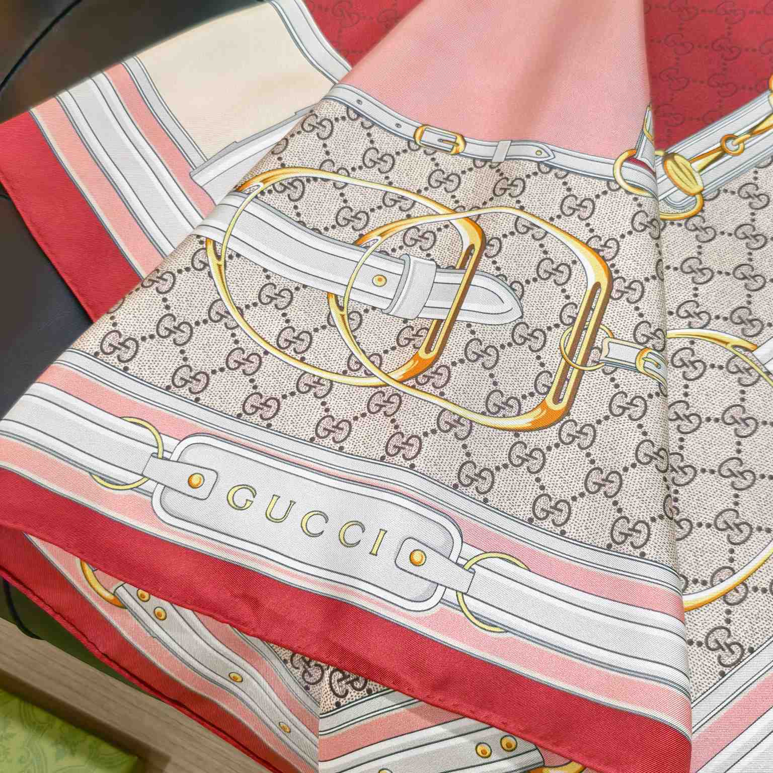 Gucci Printed Silk Twill Carré - FashionPlug