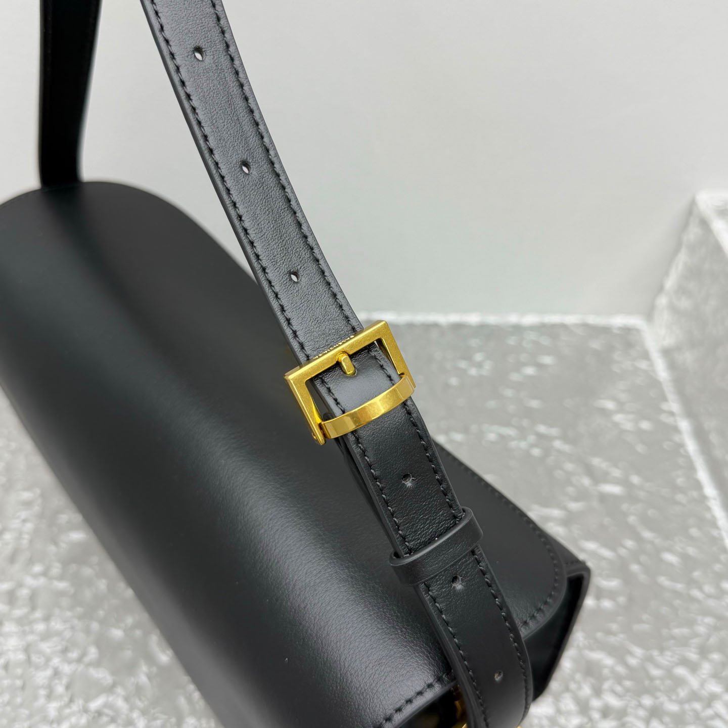 Balenciaga  Le 7 Shoulder Bag Medium In Black - FashionPlug