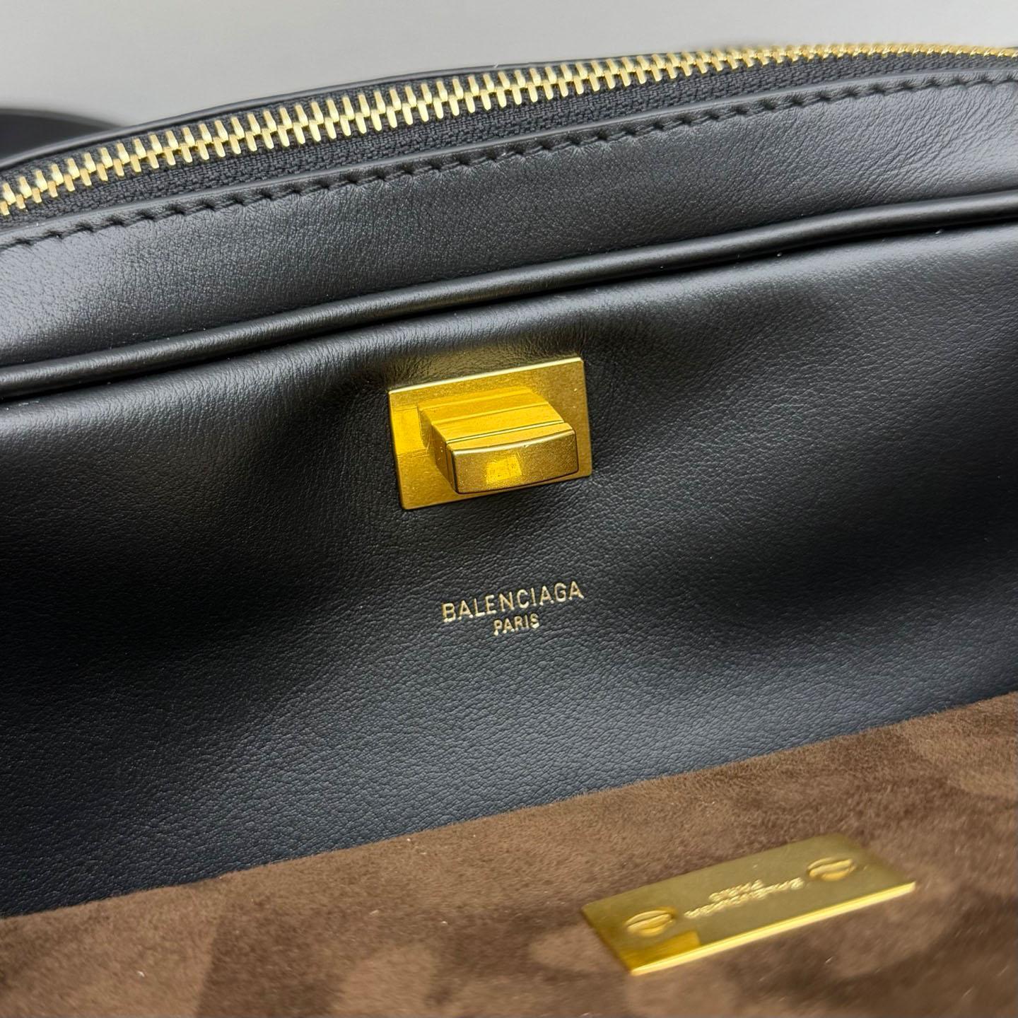 Balenciaga  Le 7 Shoulder Bag Medium In Black - FashionPlug