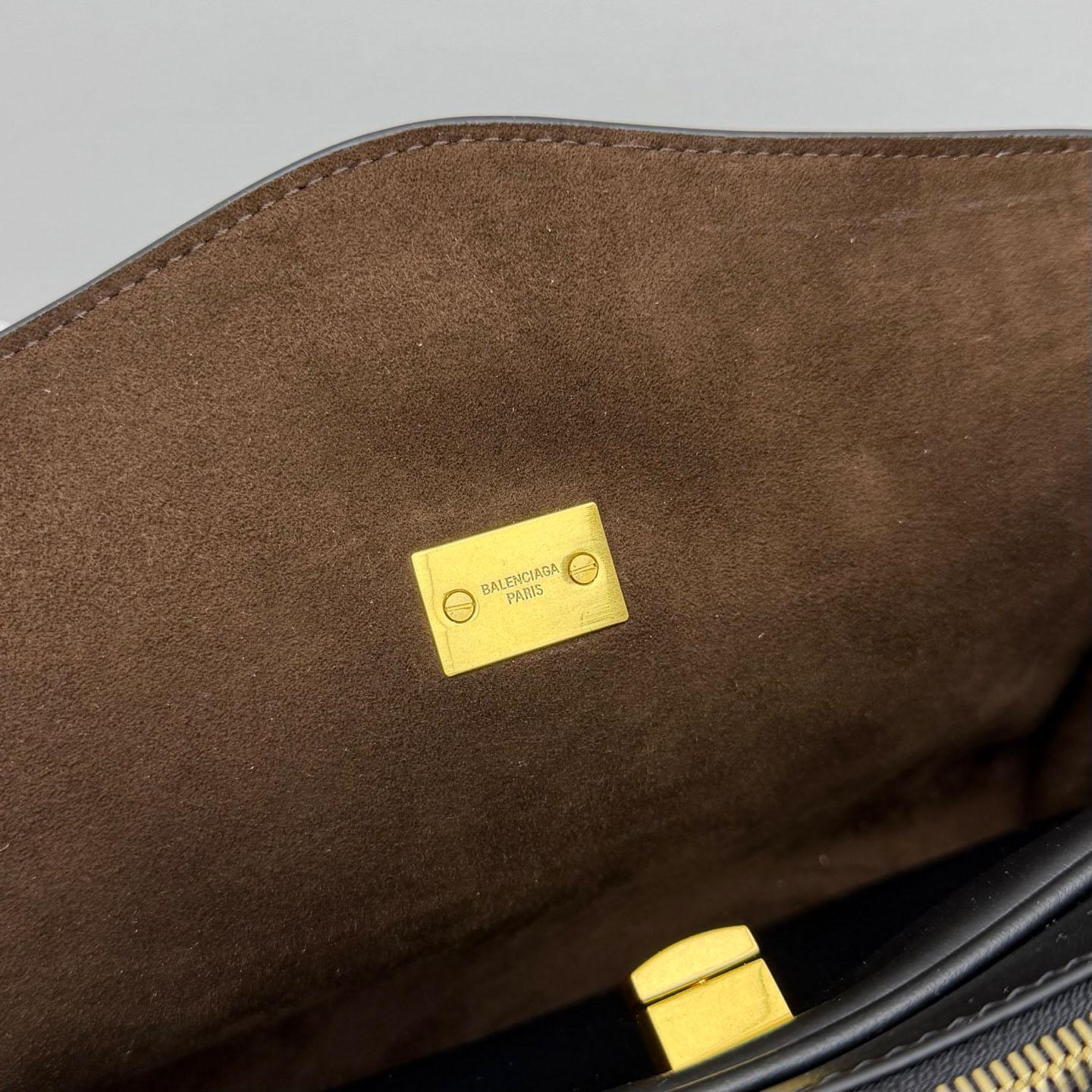 Balenciaga  Le 7 Shoulder Bag Medium In Black - FashionPlug