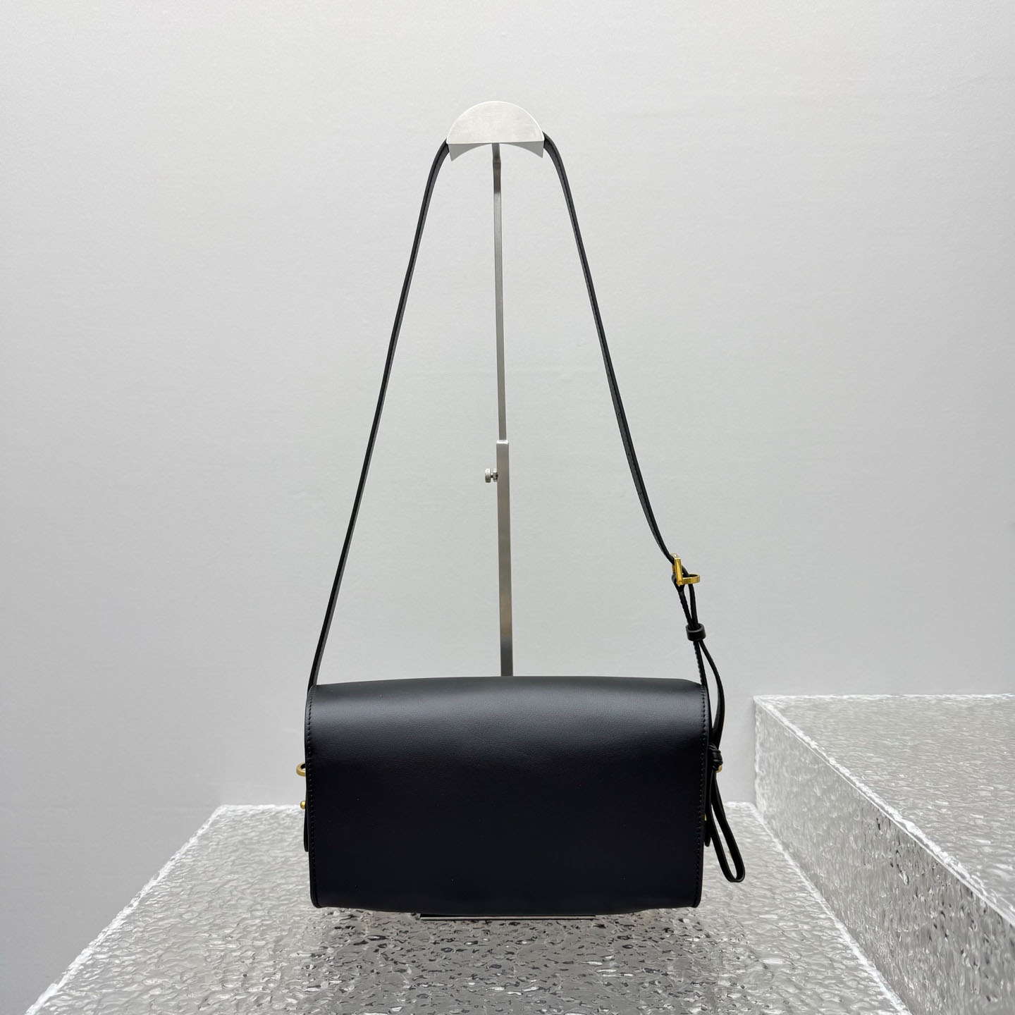 Balenciaga  Le 7 Shoulder Bag Medium In Black - FashionPlug