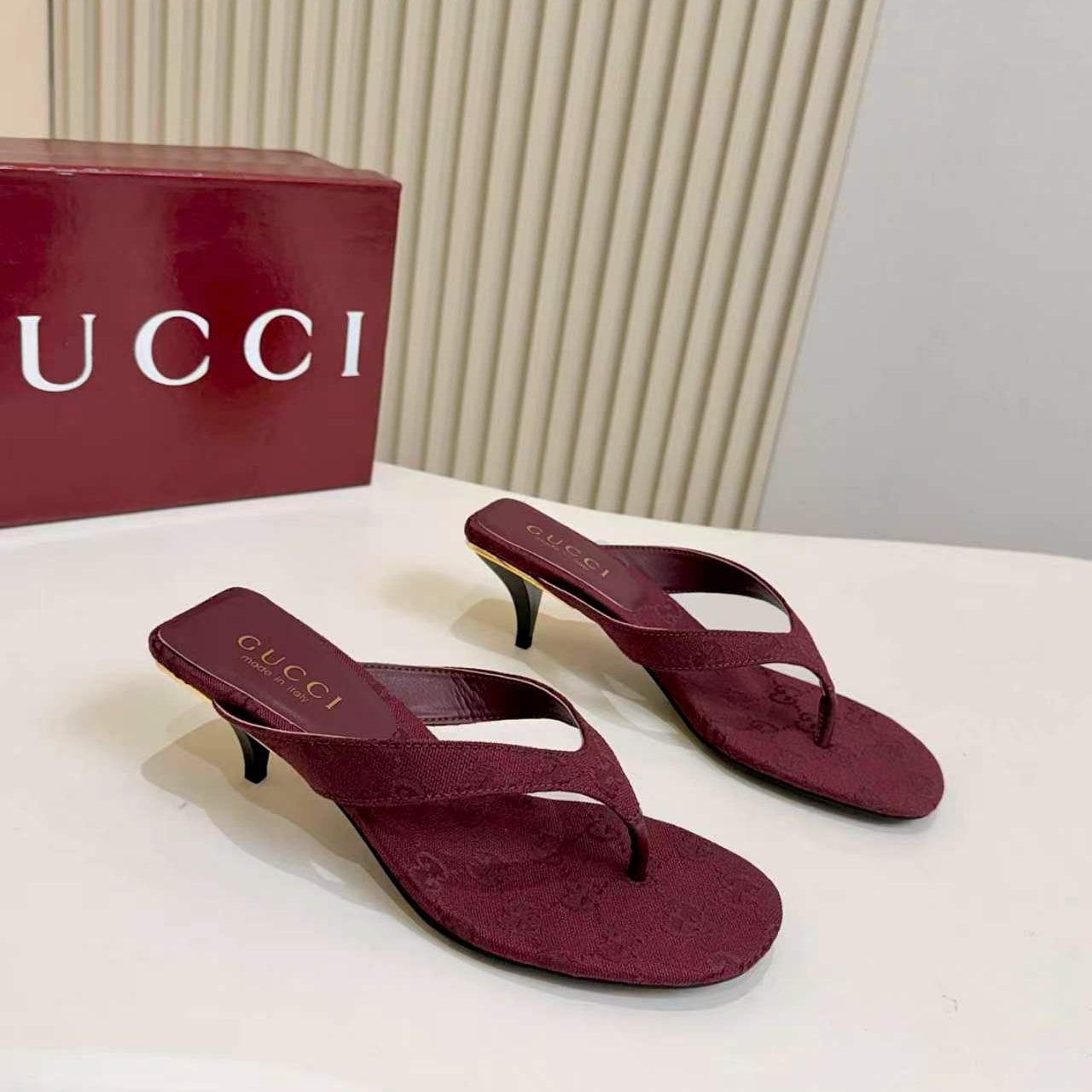 Gucci Vittoria Thong - FashionPlug