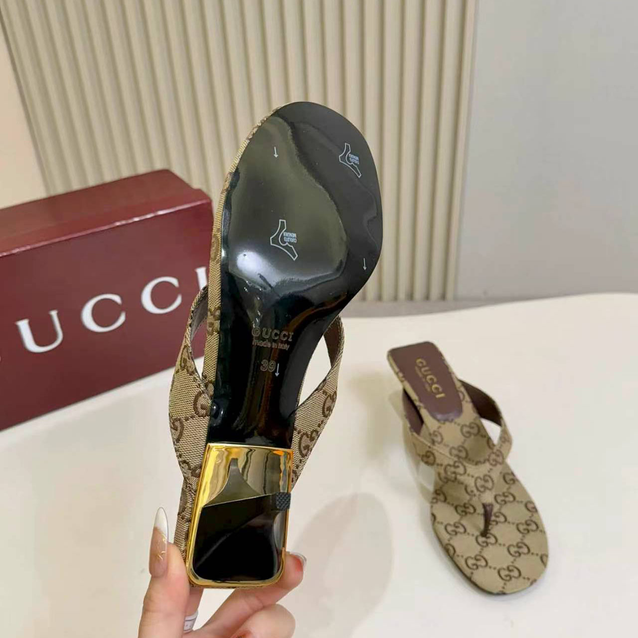 Gucci Vittoria Thong - FashionPlug