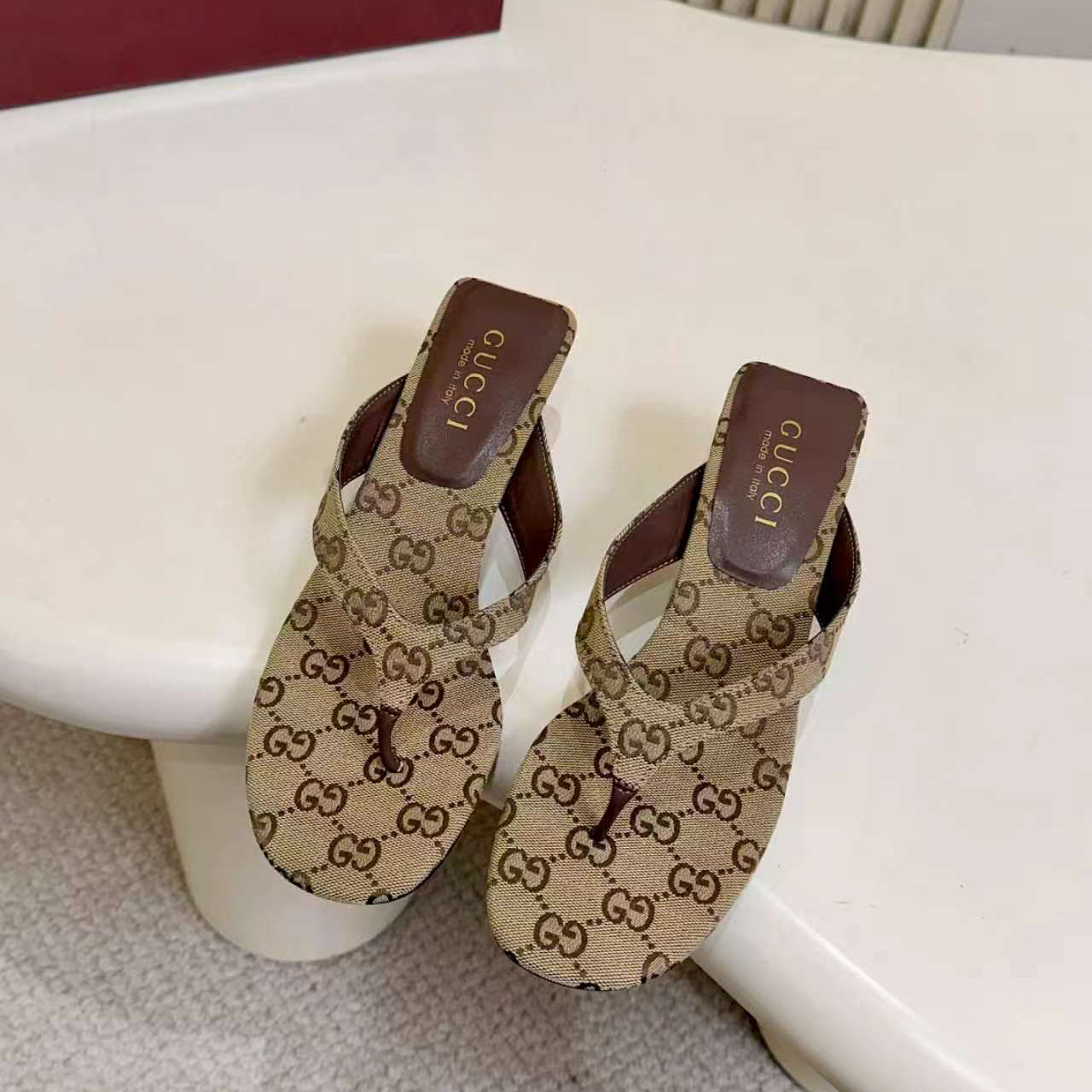 Gucci Vittoria Thong - FashionPlug