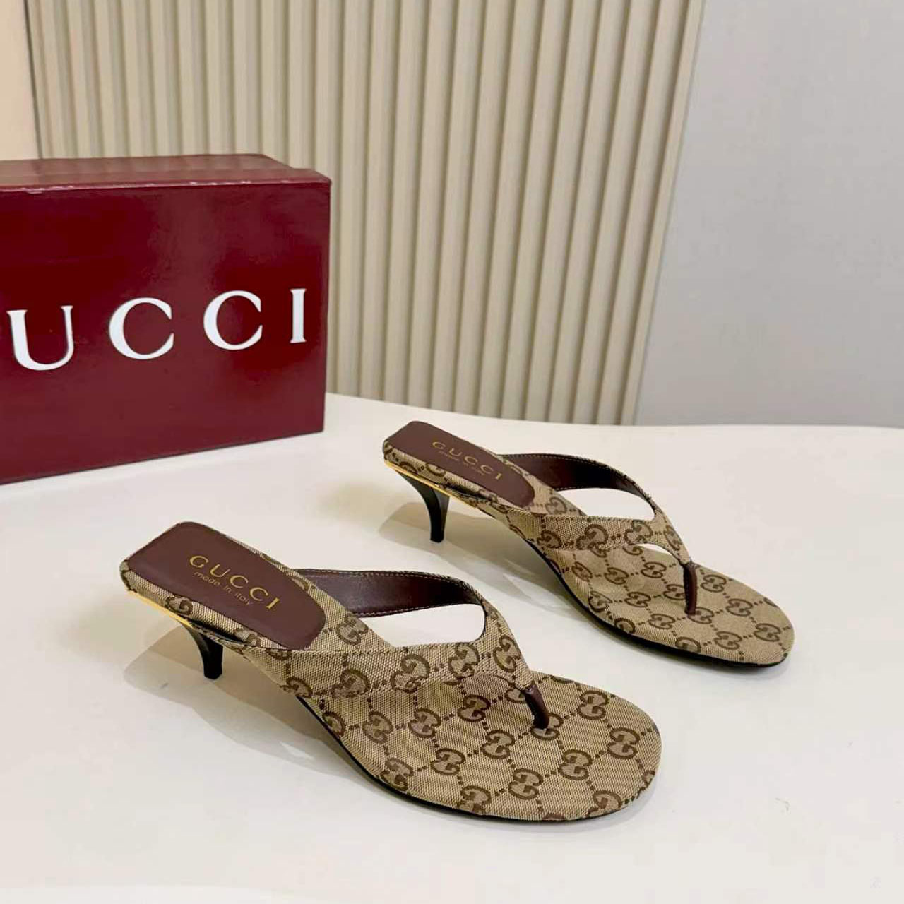 Gucci Vittoria Thong - FashionPlug