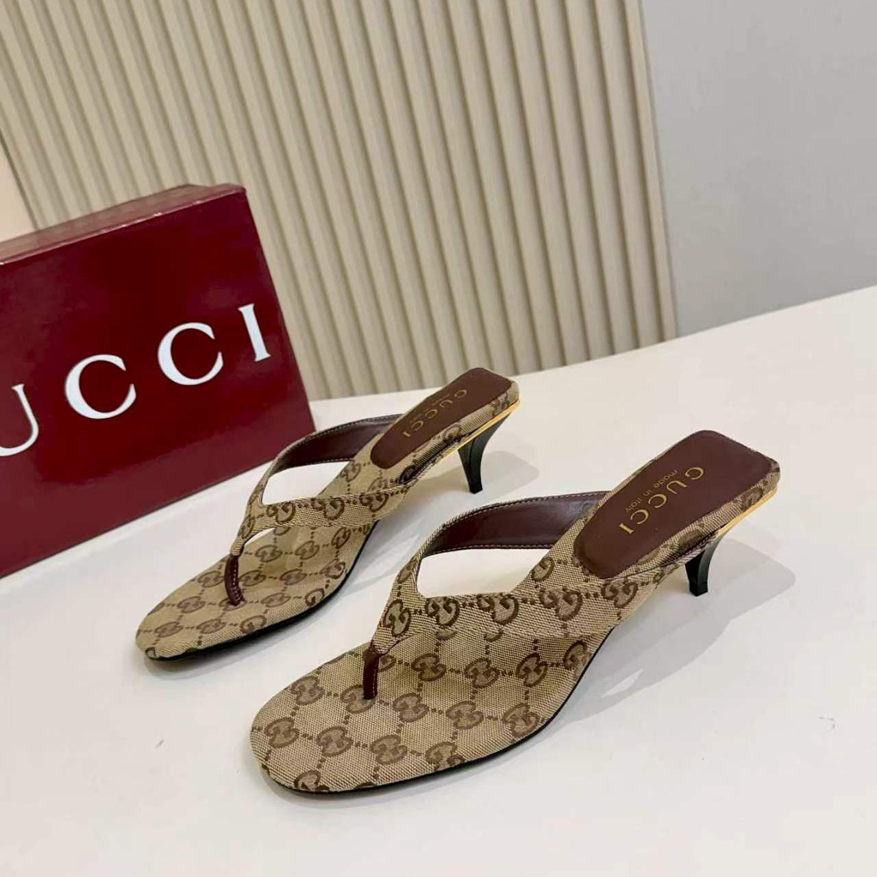 Gucci Vittoria Thong - FashionPlug