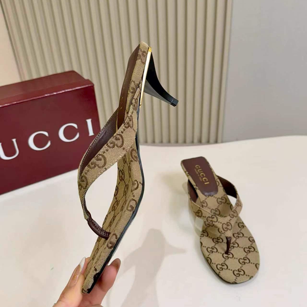 Gucci Vittoria Thong - FashionPlug