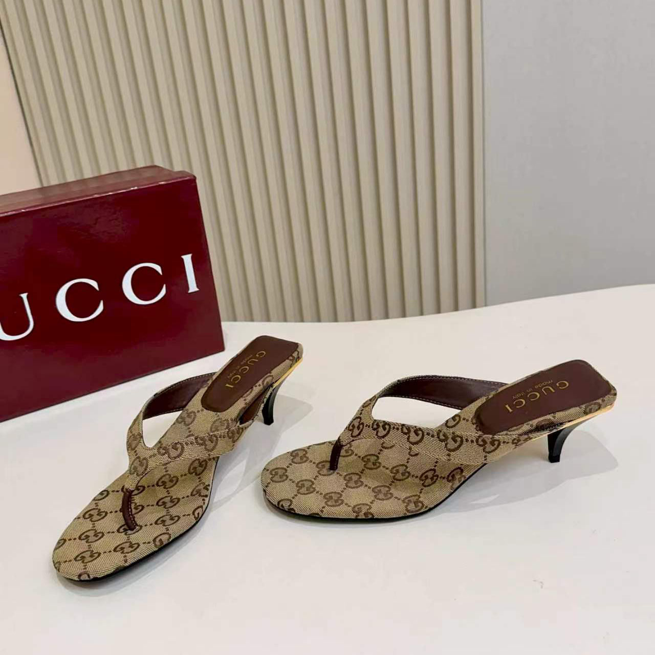 Gucci Vittoria Thong - FashionPlug