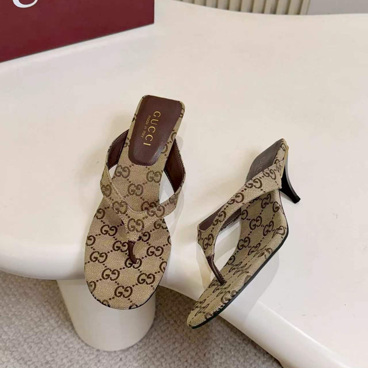 Gucci Vittoria Thong - FashionPlug