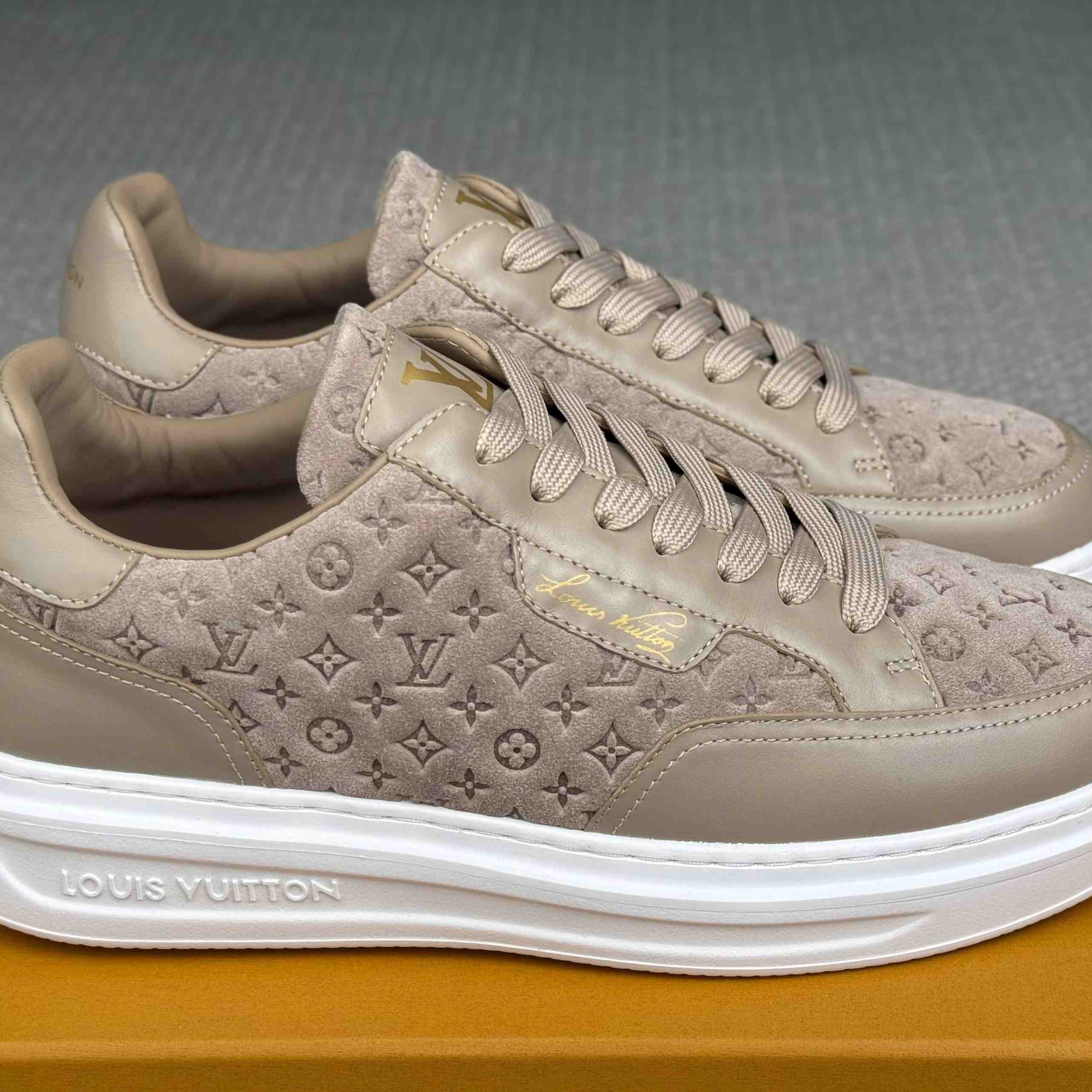 Louis Vuitton Beverly Hills Sneaker 1AKBRR - FashionPlug