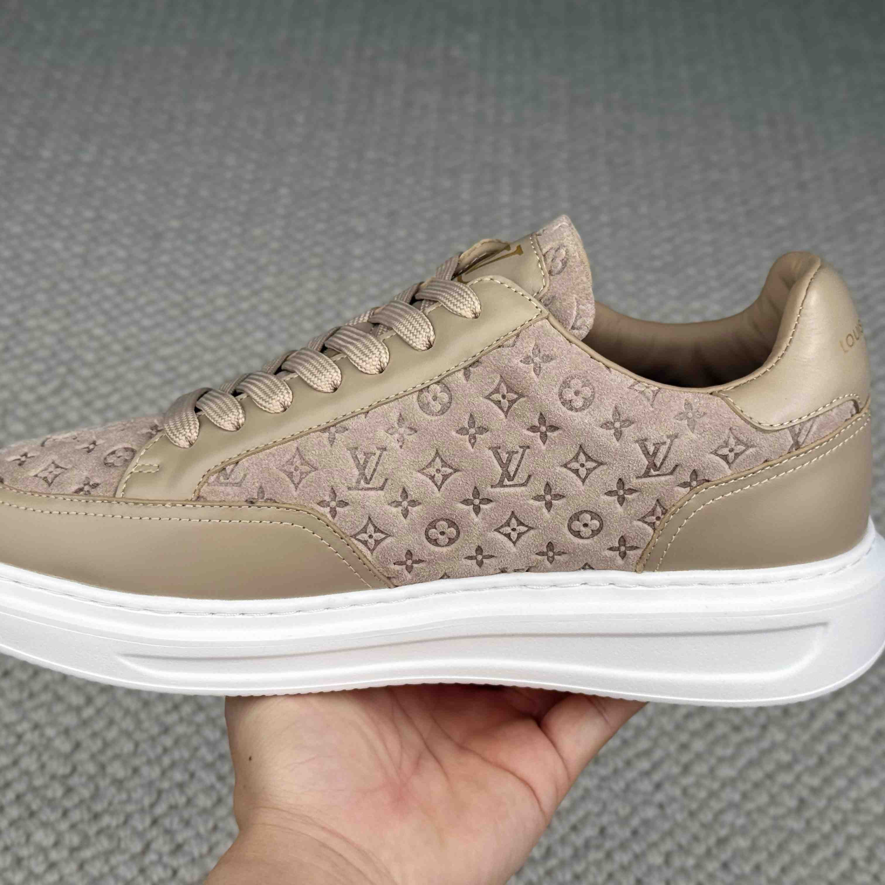 Louis Vuitton Beverly Hills Sneaker 1AKBRR - FashionPlug