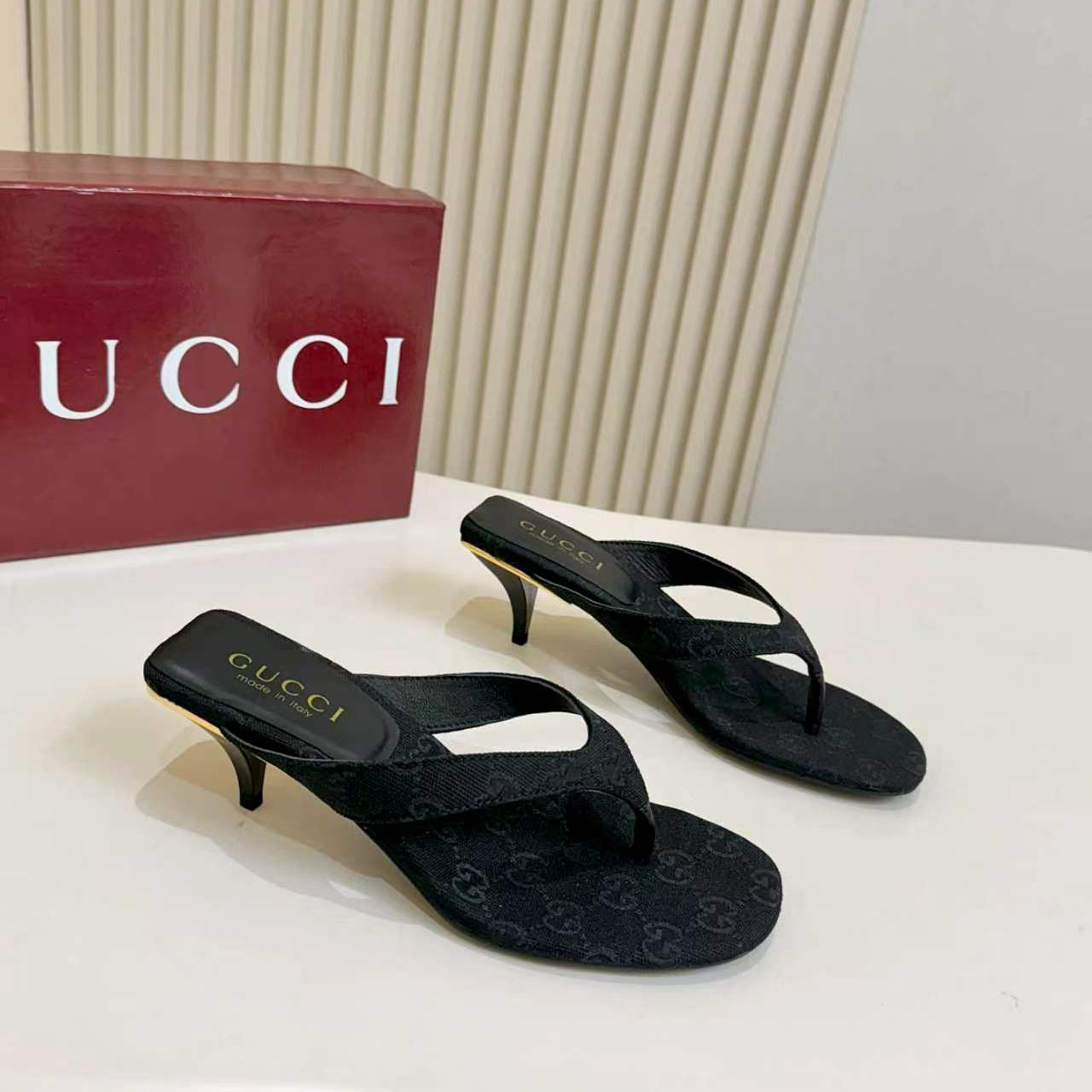 Gucci Vittoria Thong - FashionPlug