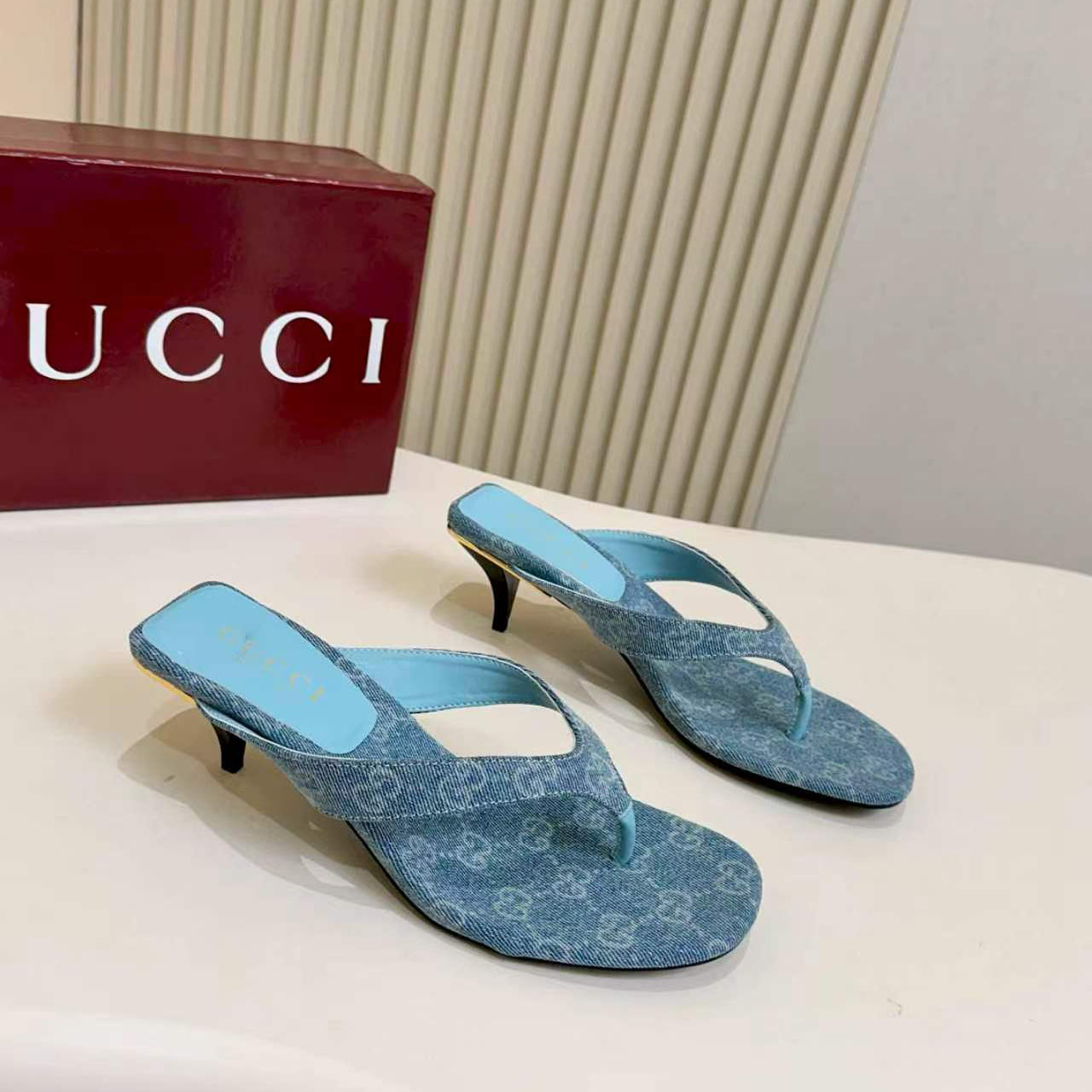 Gucci Vittoria Thong - FashionPlug