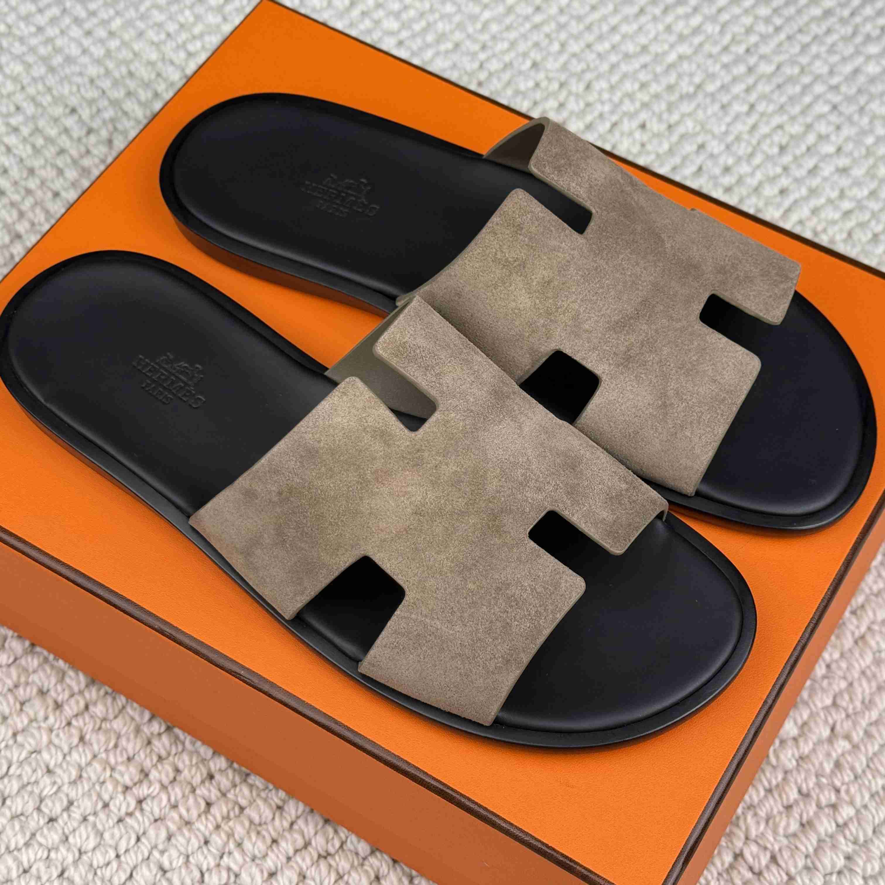 Hermes Izmir Sandal - FashionPlug