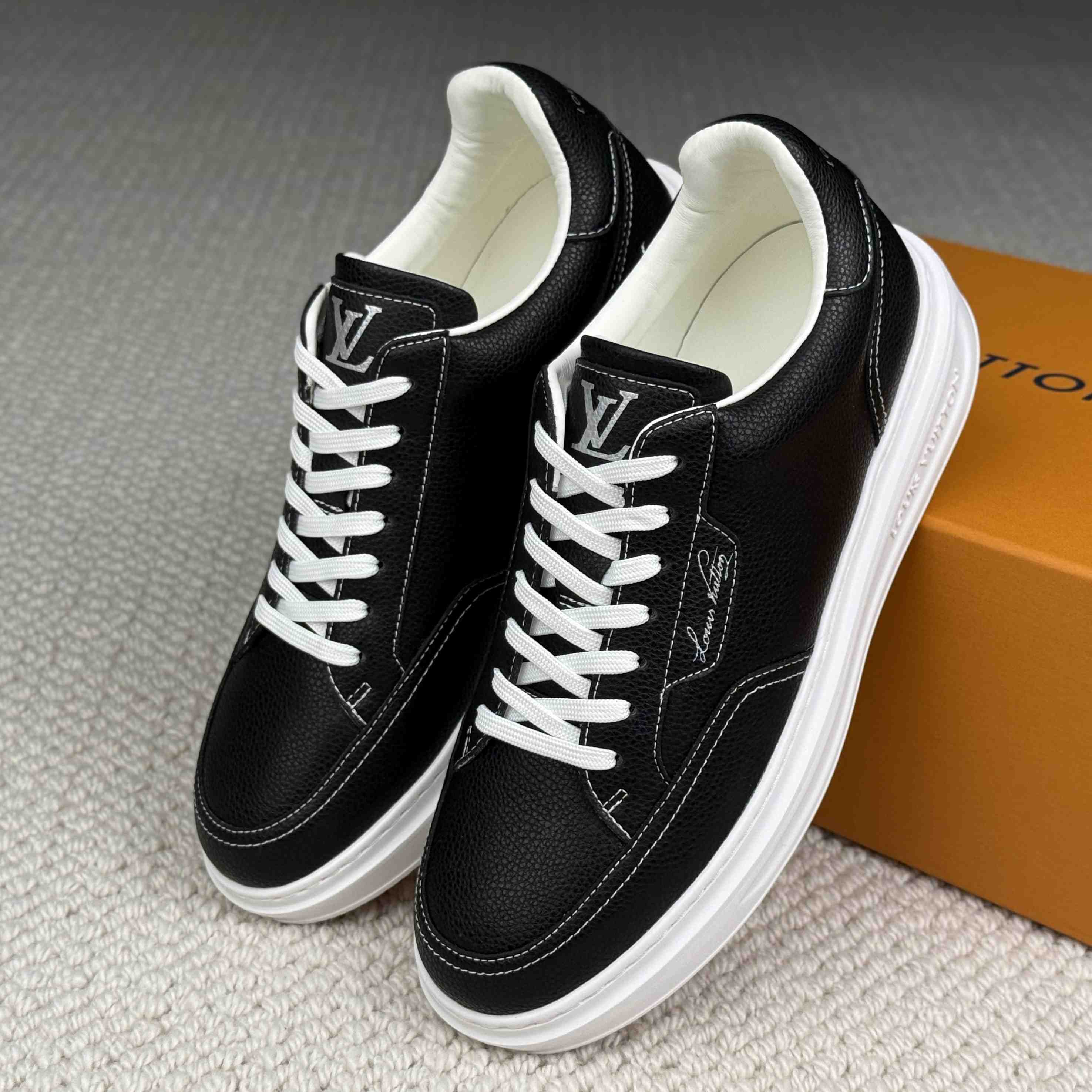 Louis Vuitton Beverly Hills Sneaker 1AJ834 - FashionPlug