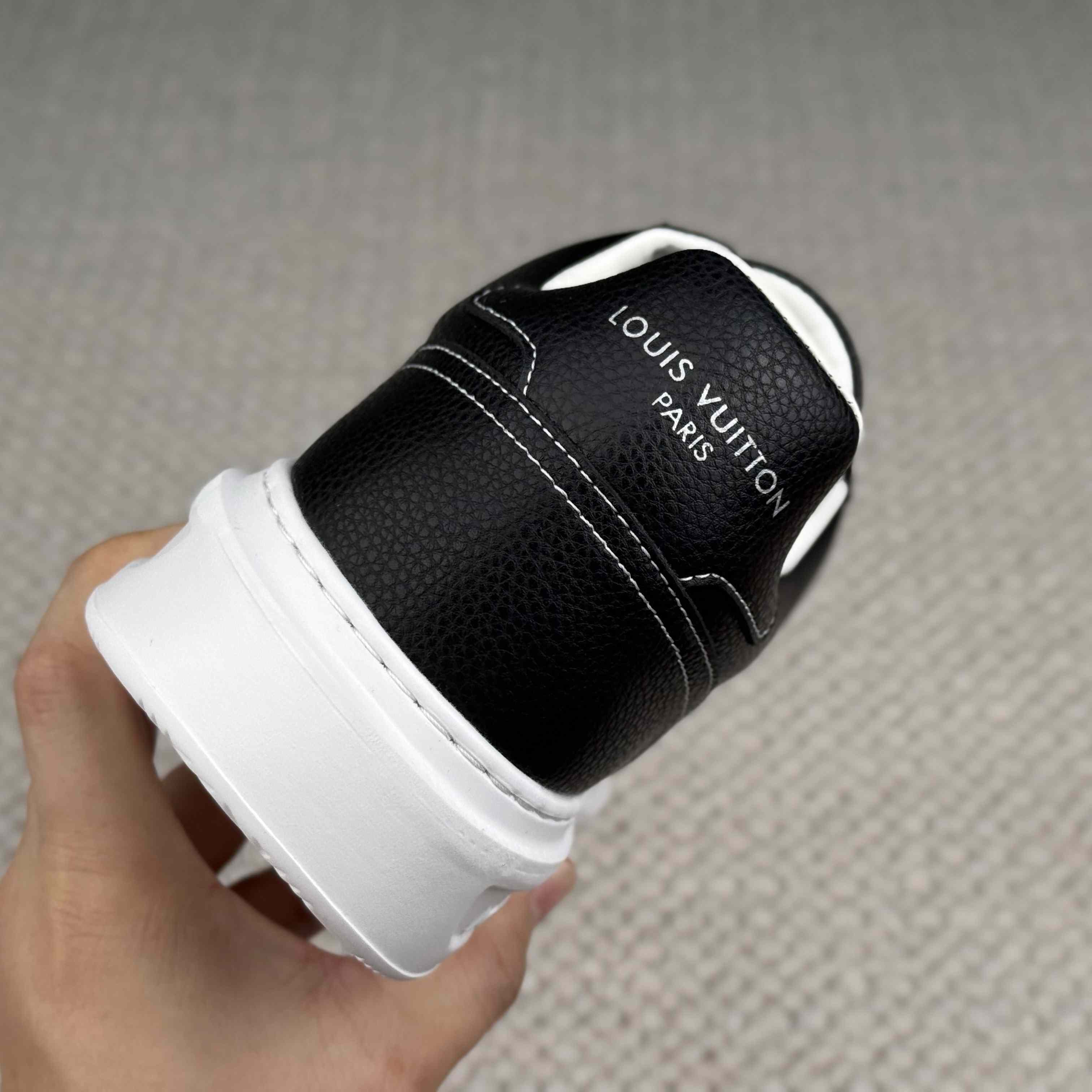 Louis Vuitton Beverly Hills Sneaker 1AJ834 - FashionPlug