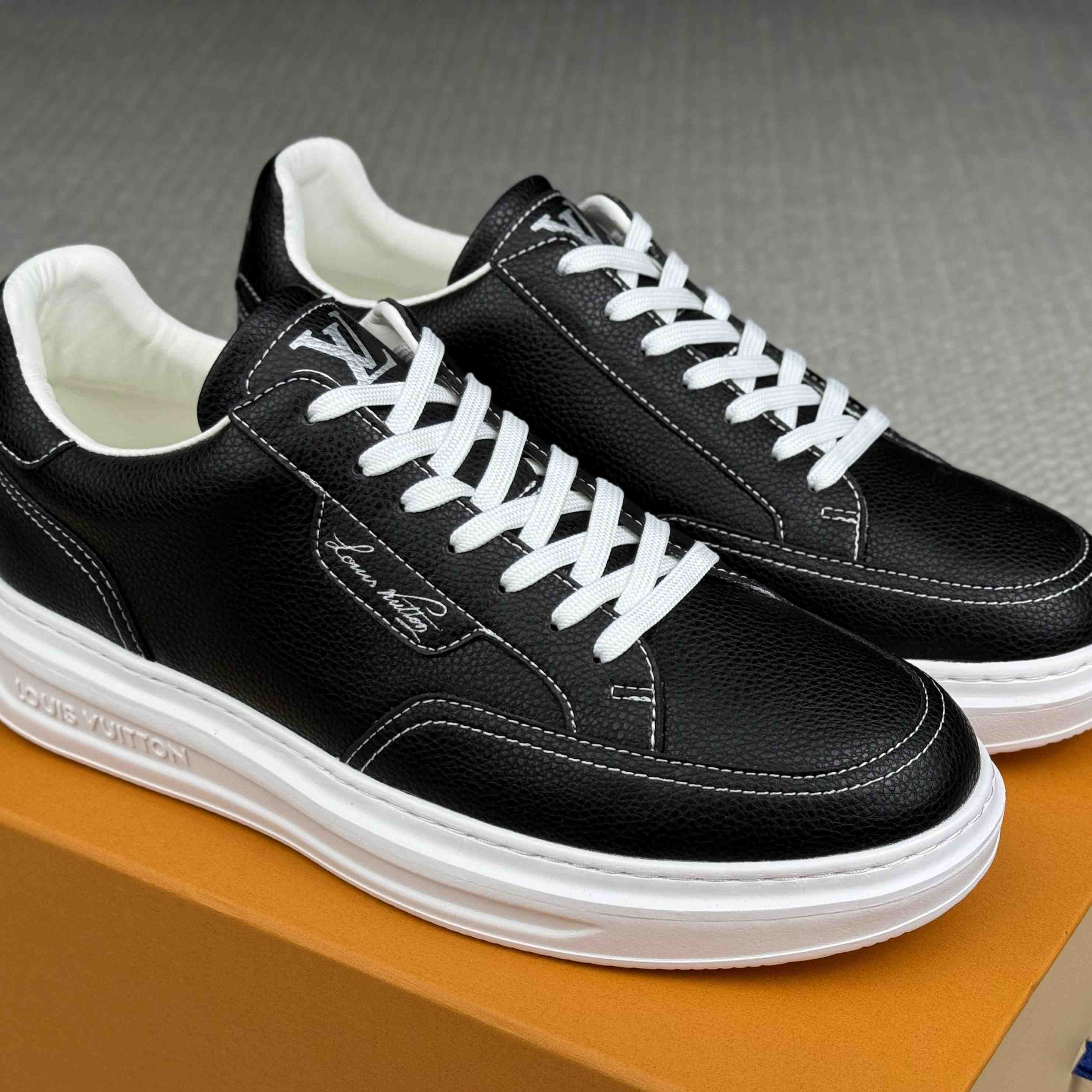 Louis Vuitton Beverly Hills Sneaker 1AJ834 - FashionPlug