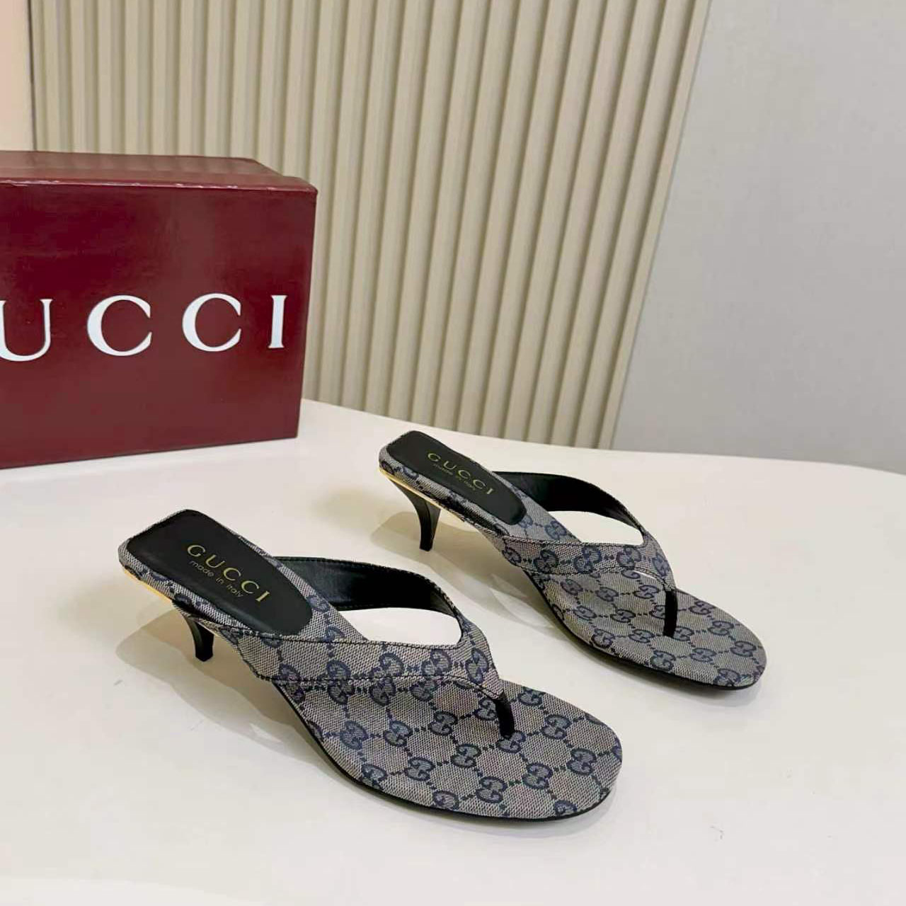 Gucci Vittoria Thong - FashionPlug