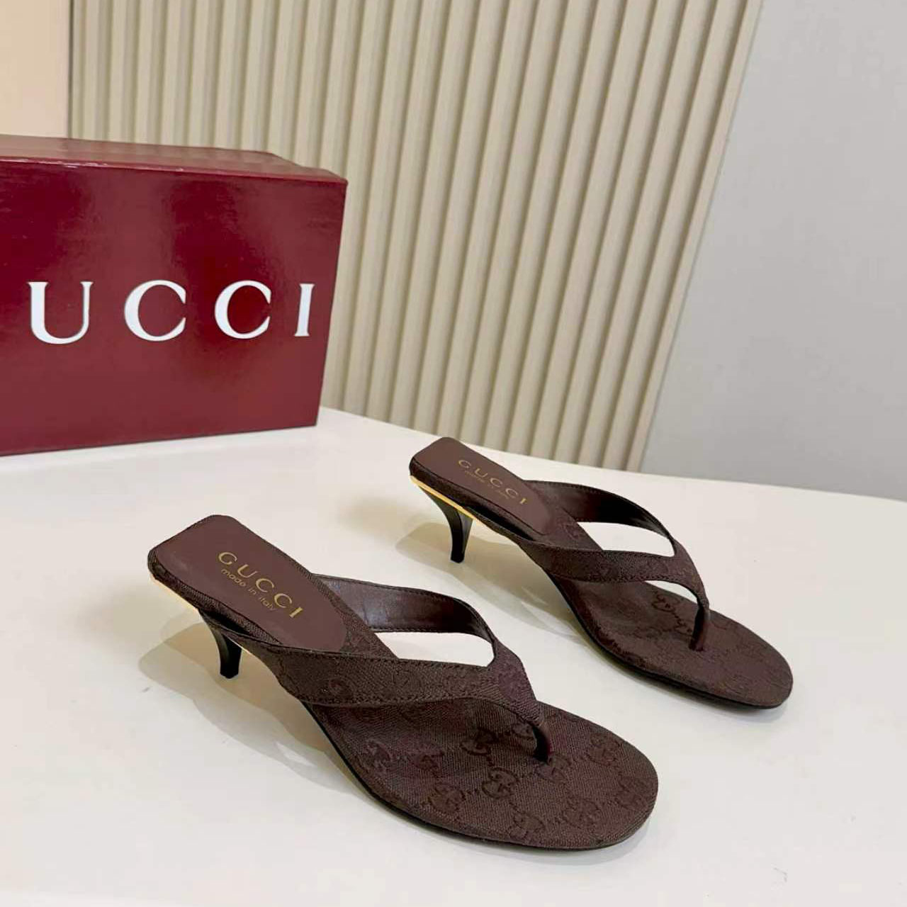Gucci Vittoria Thong - FashionPlug