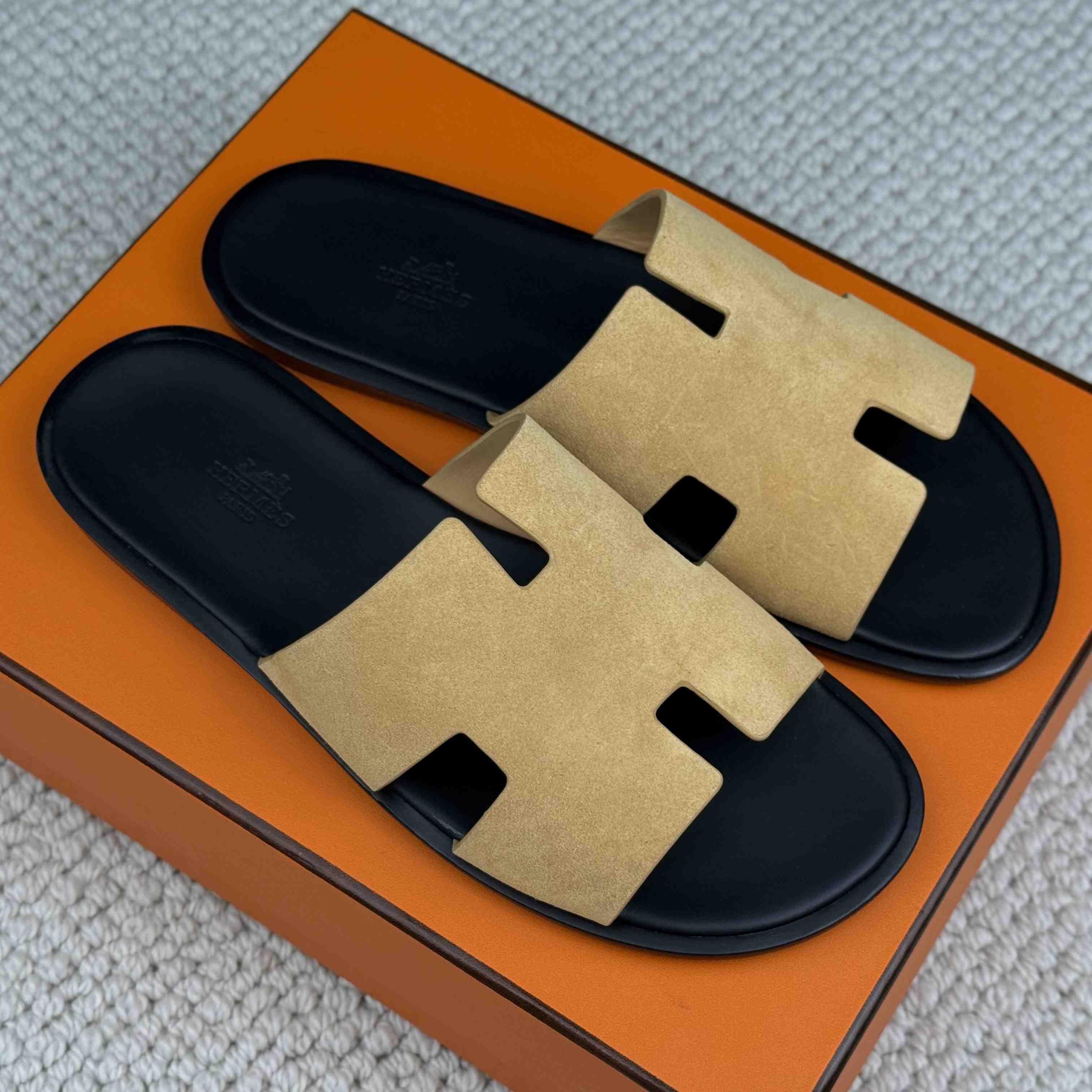 Hermes Izmir Sandal - FashionPlug