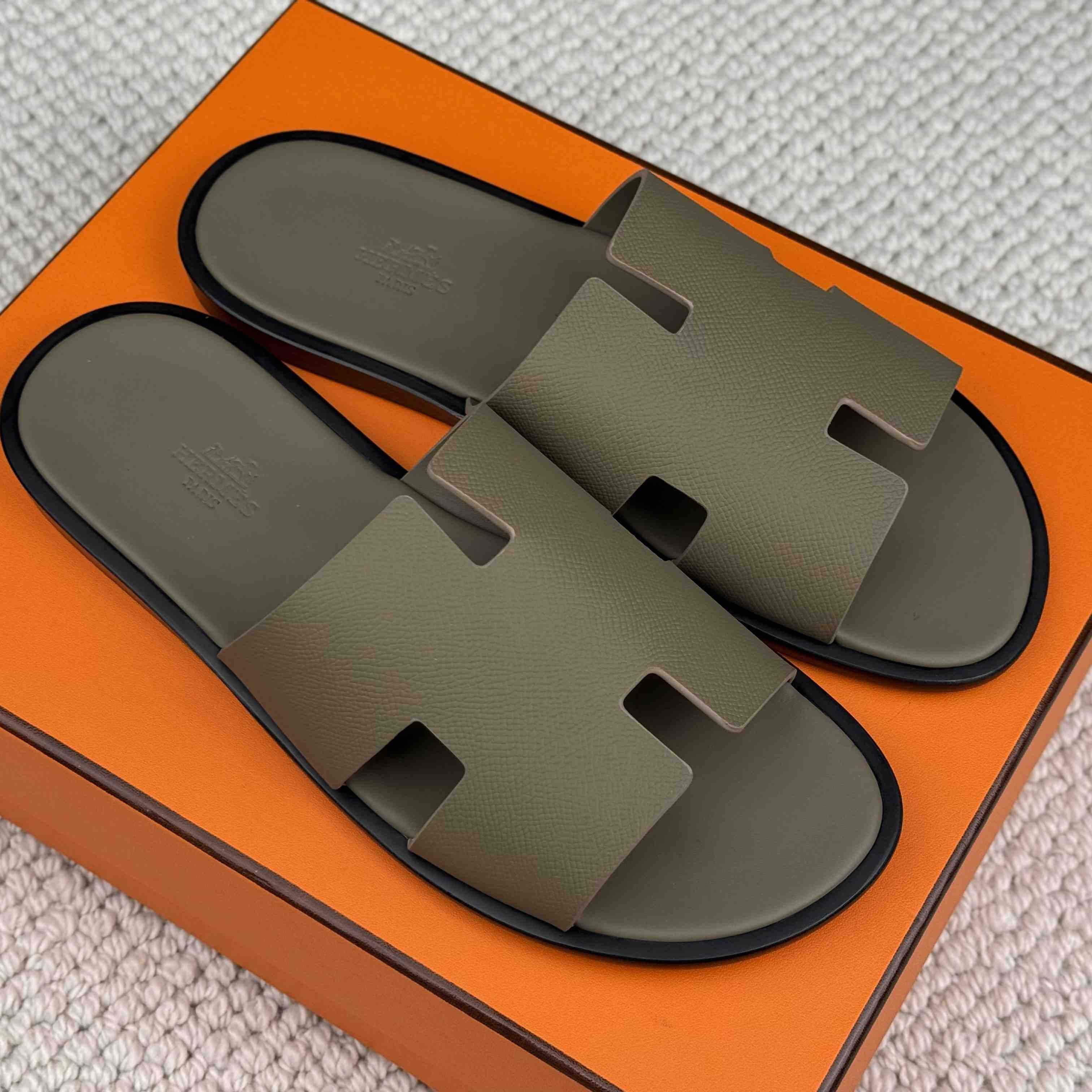 Hermes Izmir Sandal - FashionPlug