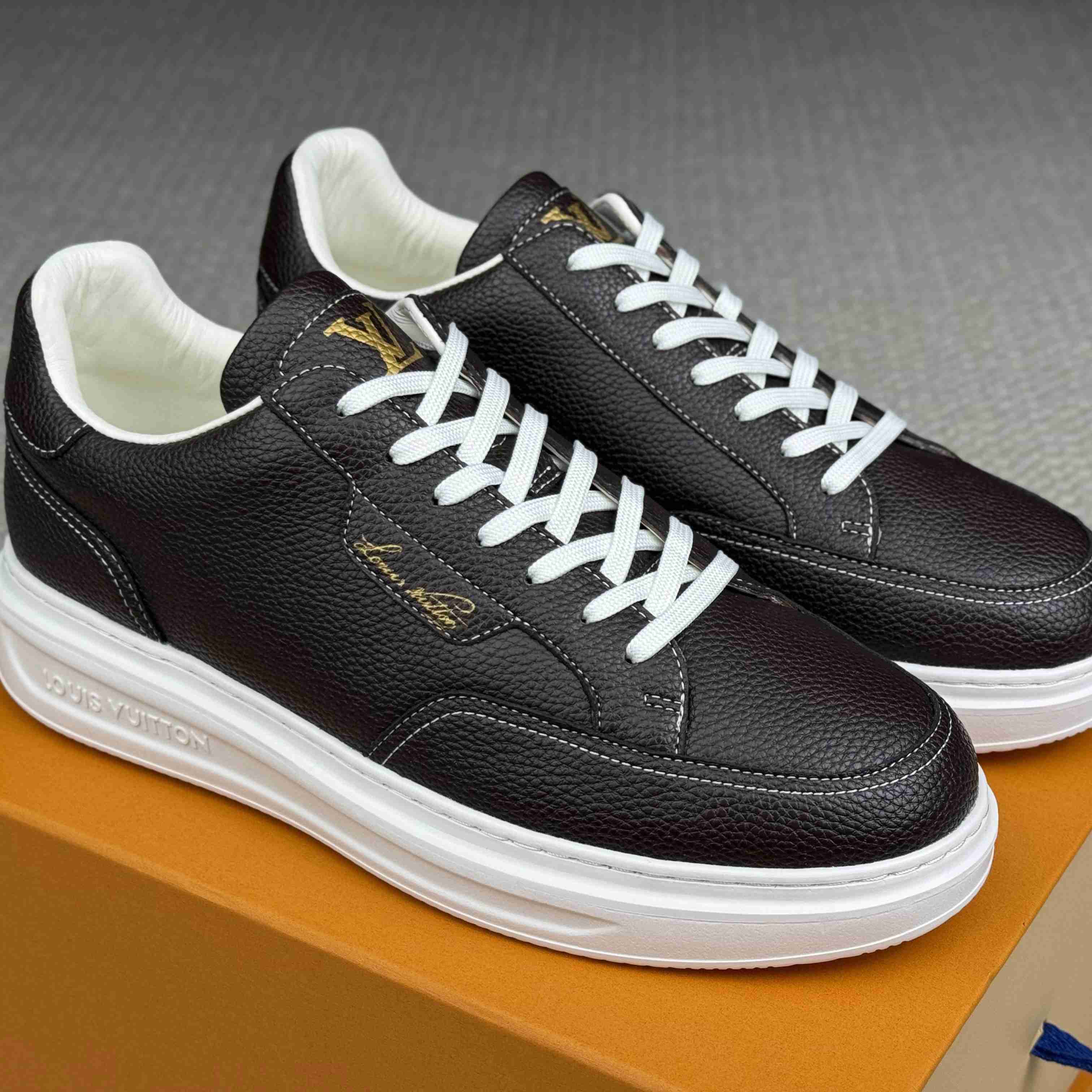Louis Vuitton Beverly Hills Sneaker 1AJ870 - FashionPlug