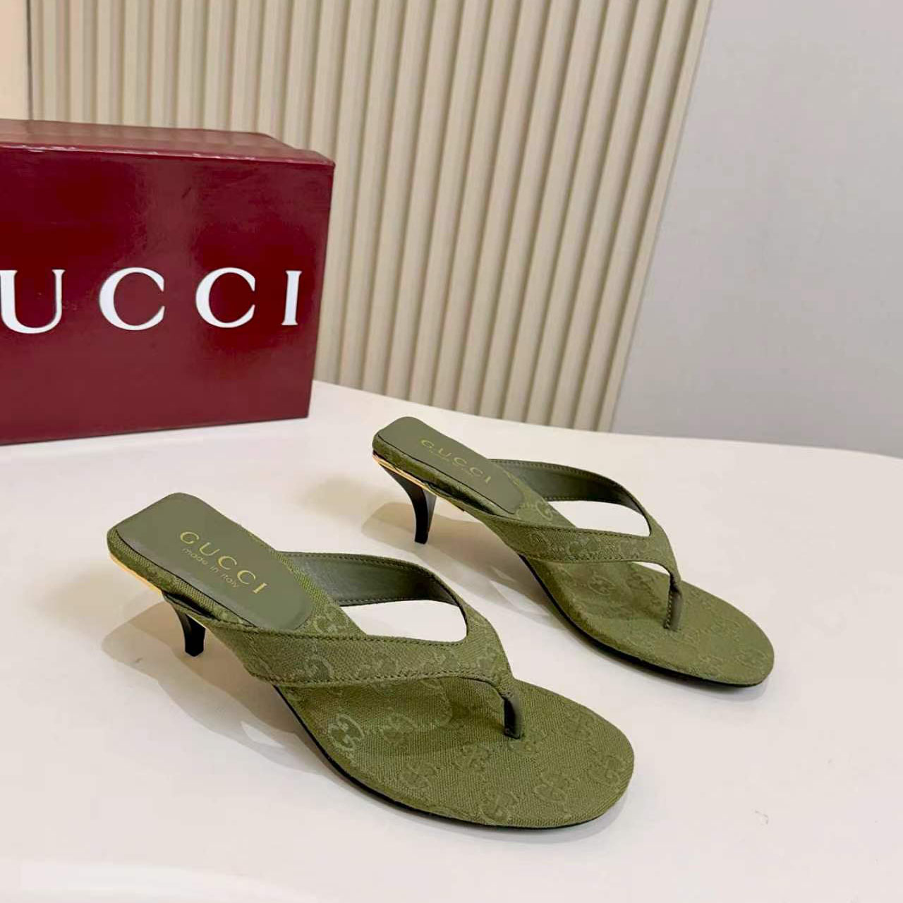 Gucci Vittoria Thong - FashionPlug