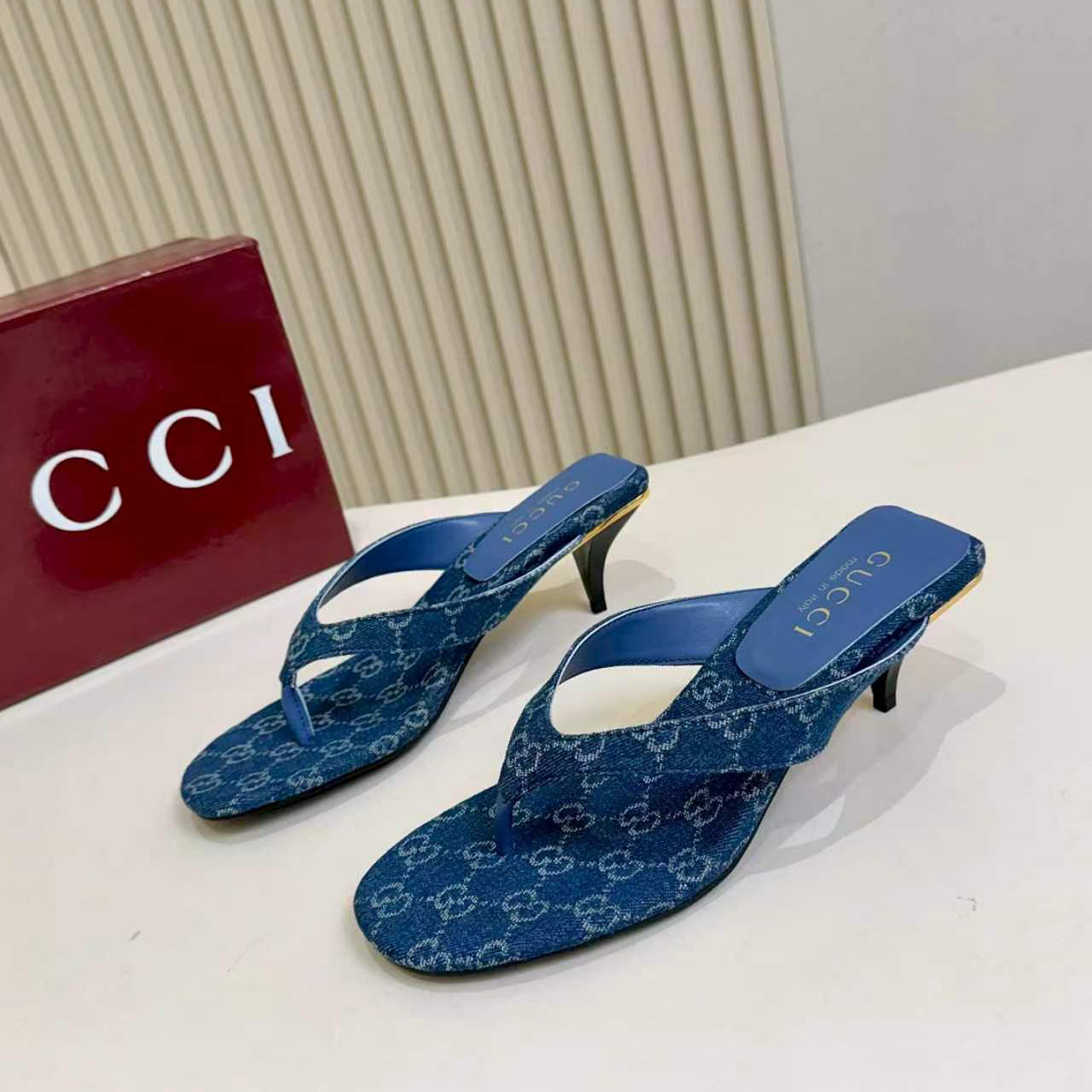 Gucci Vittoria Thong - FashionPlug